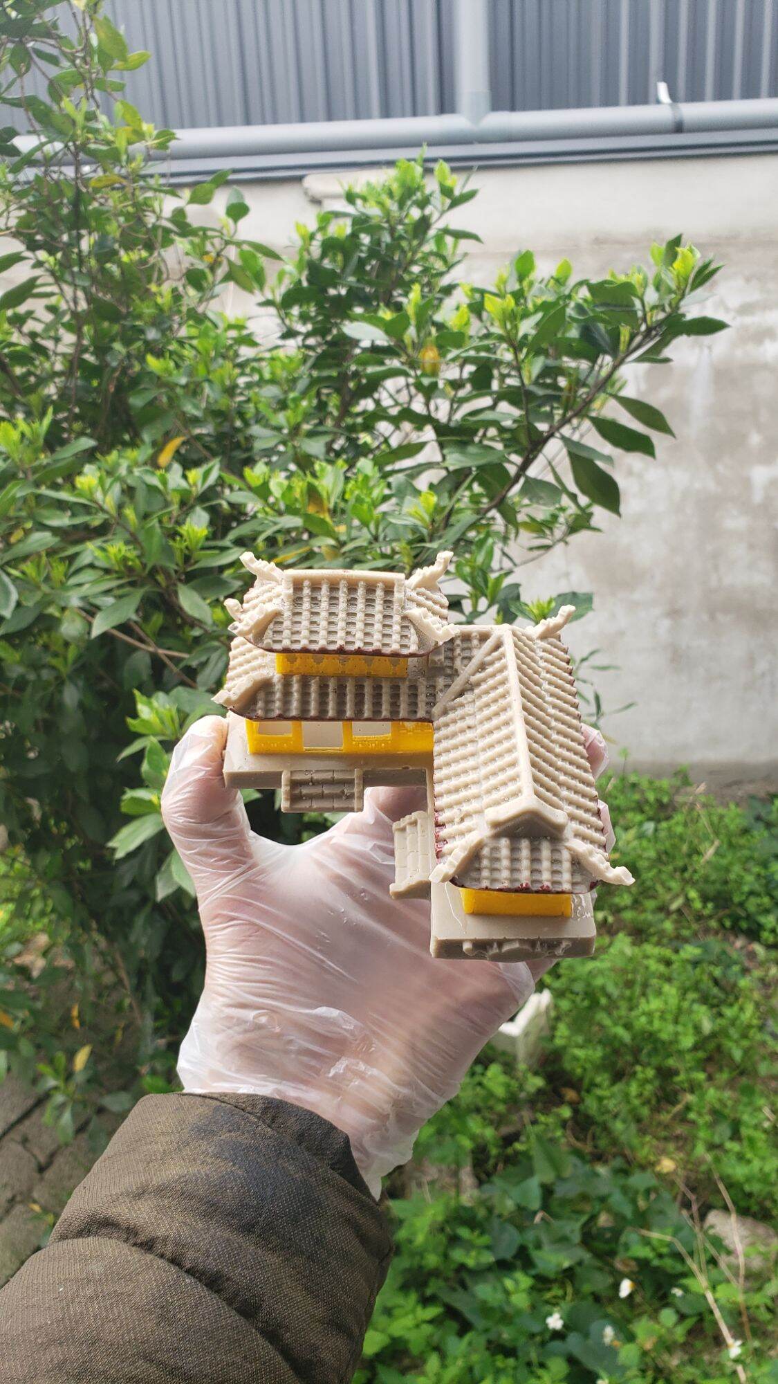 Nhà 2 tầng, hình chữ L. Phụ kiện trang trí tiểu cảnh, non bộ, bể cá...