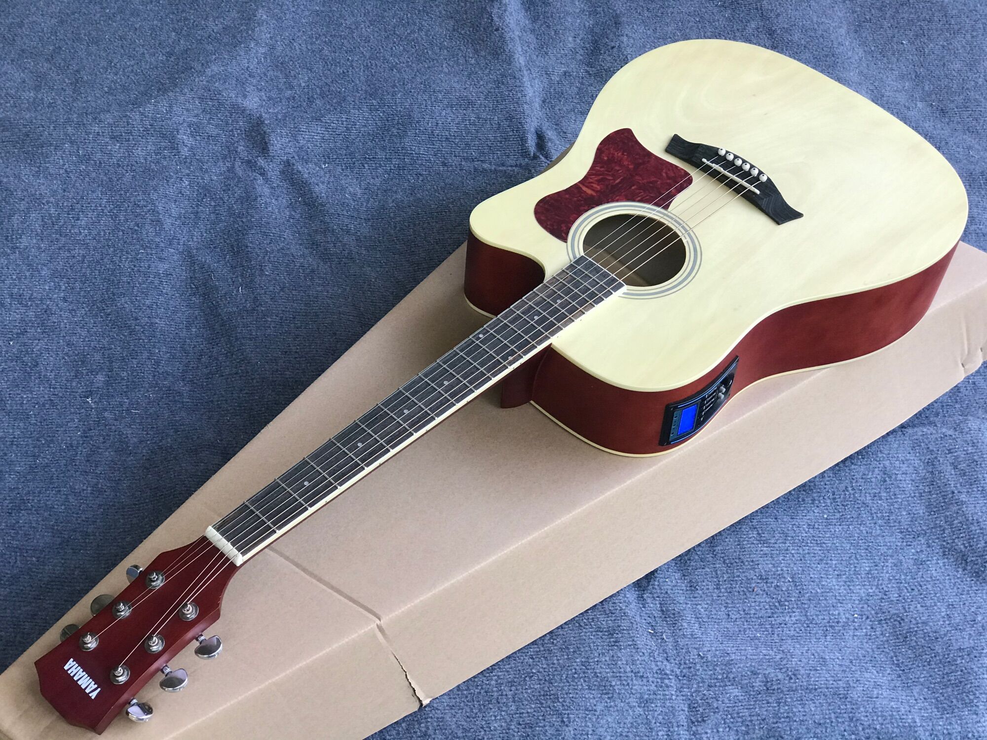 Đàn guitar Yamaha fx100 bản tích hợp eq kết nối ra loa