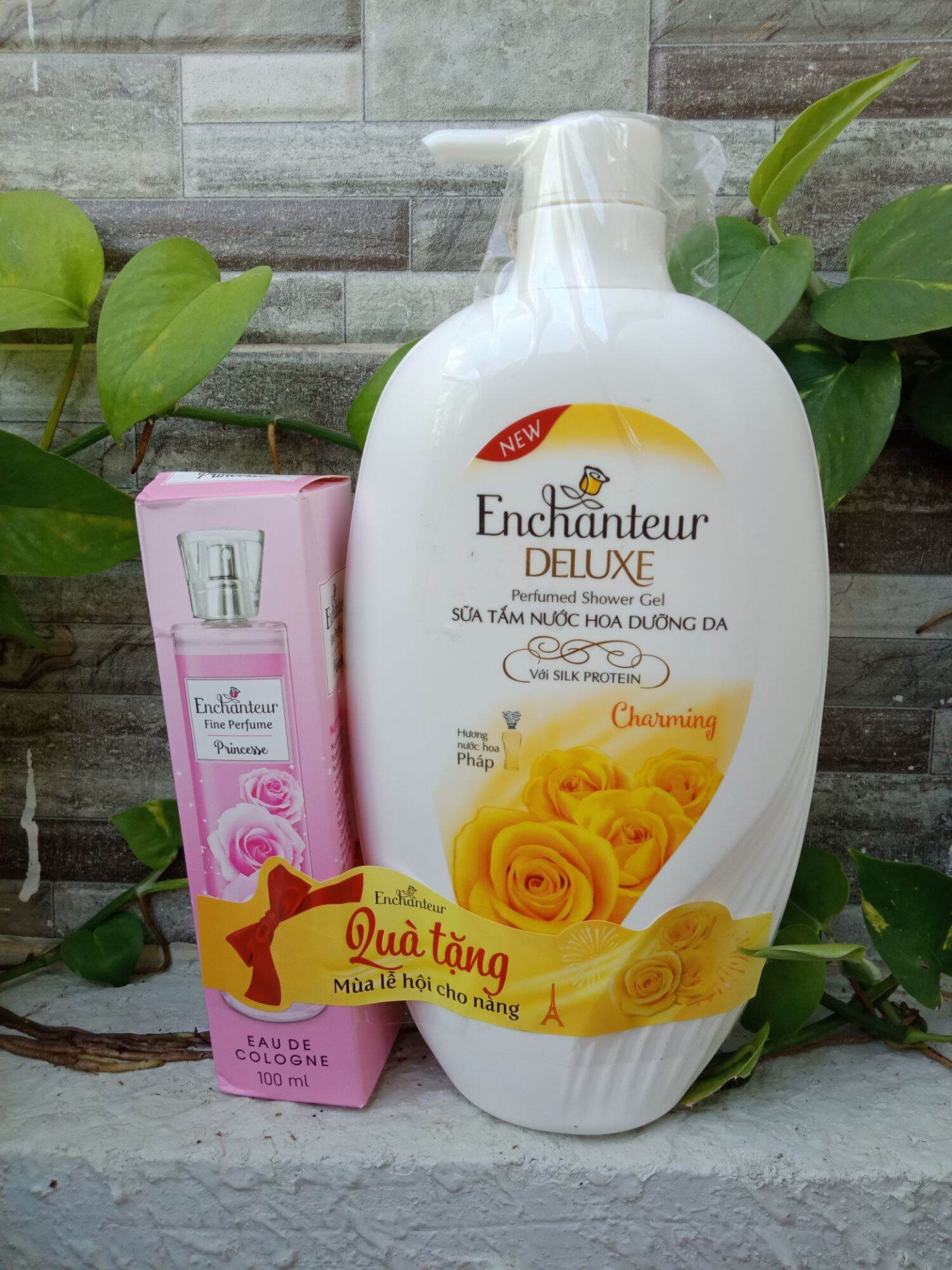Sữa tắm Enchanteur charming 900g