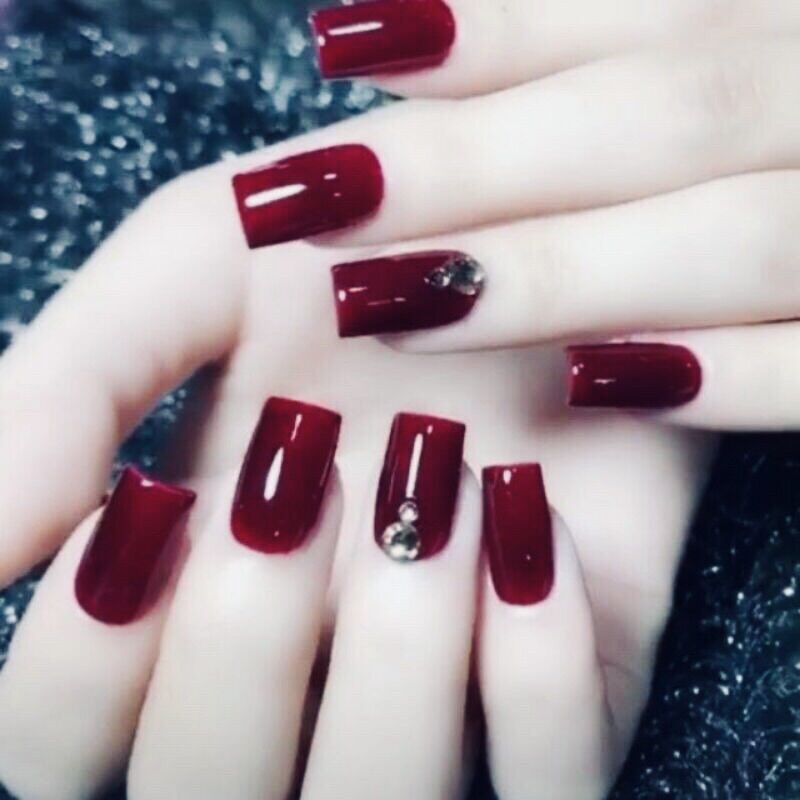 Bộ 24 móng tay đỏ đô/đậm ddo kèm keo dán