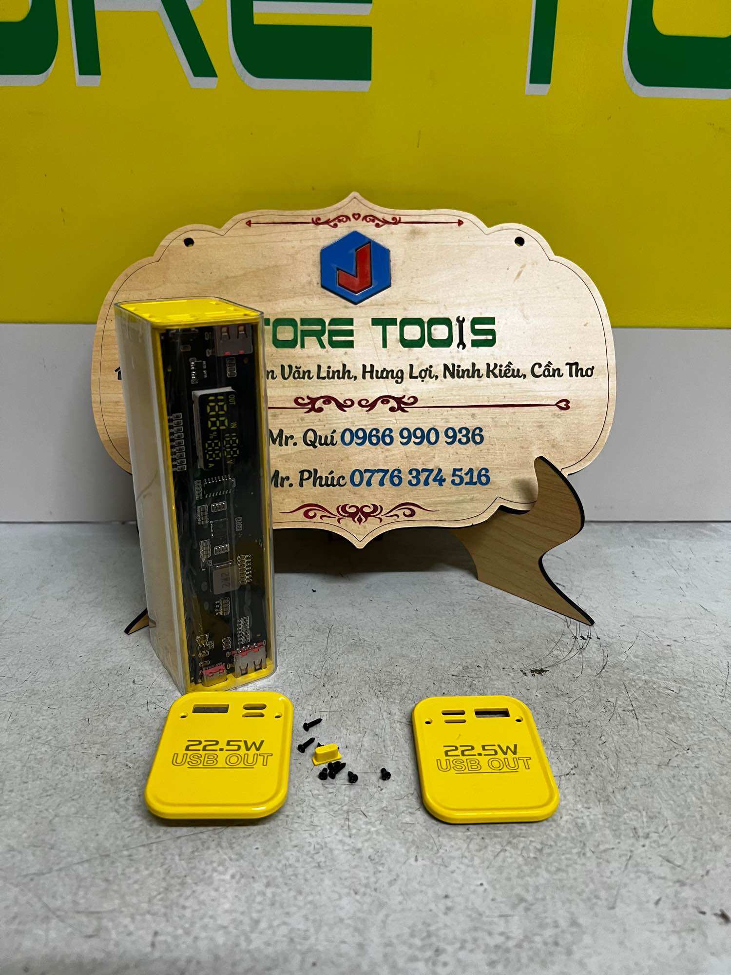 Box sạc dự phòng 8cell 18650 ( thấy cell )