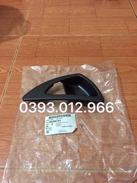 ỐP TAY MỞ CỬA TRONG DAEWOO NUBIRA