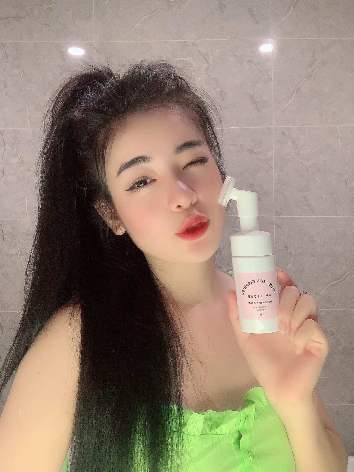 SỬA RỬA MẶT TẨY TRANG HM STORE (tặng kèm quà)