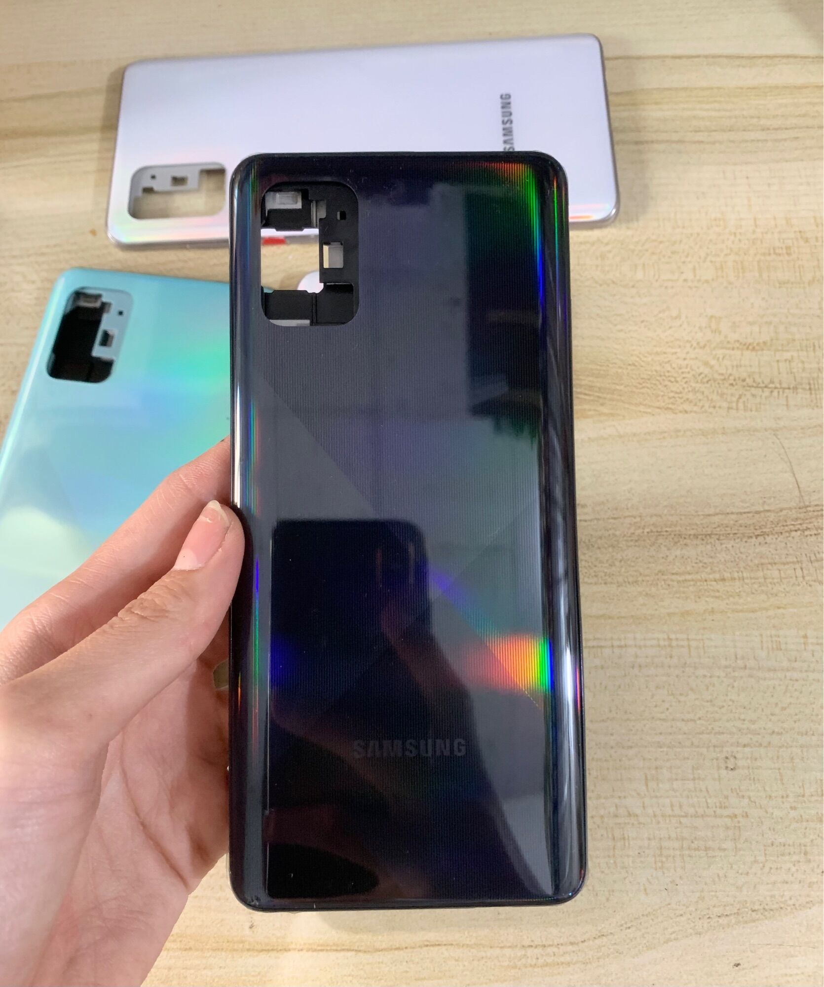 Bộ vỏ + sườn samsung a71 hàng cao cấp .