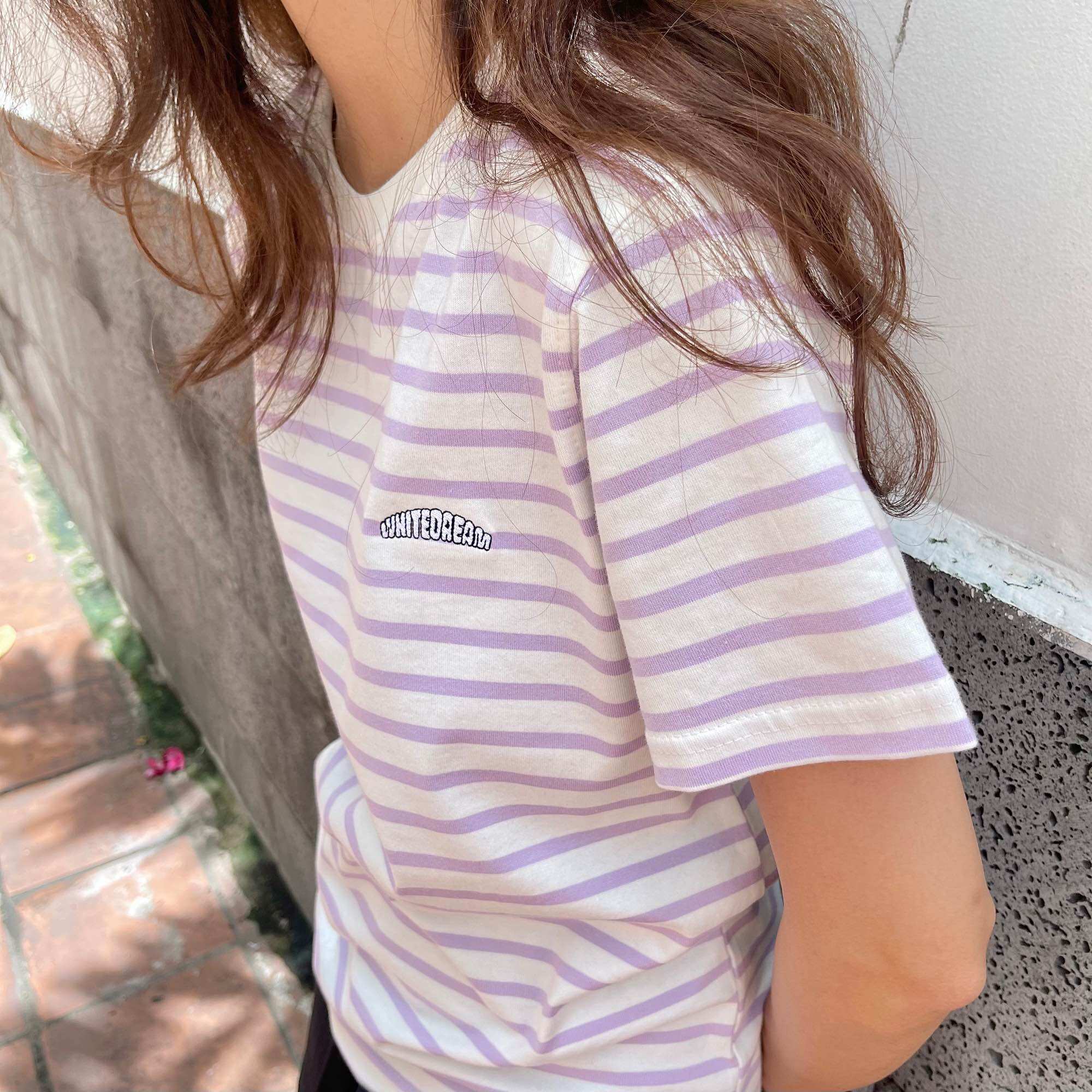 ÁO THUN THÊU LOGO SỌC TÍM PASTEL