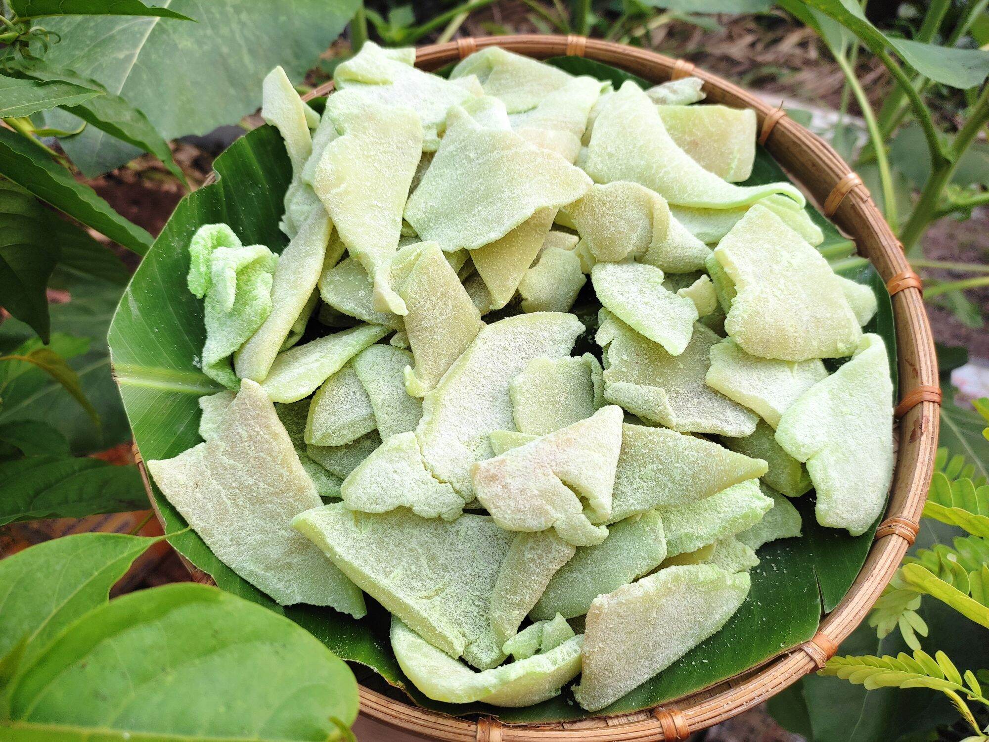 Mứt dừa non miếng màu lá dứa KL: 500g ( Đặc Sản Bến Tre)