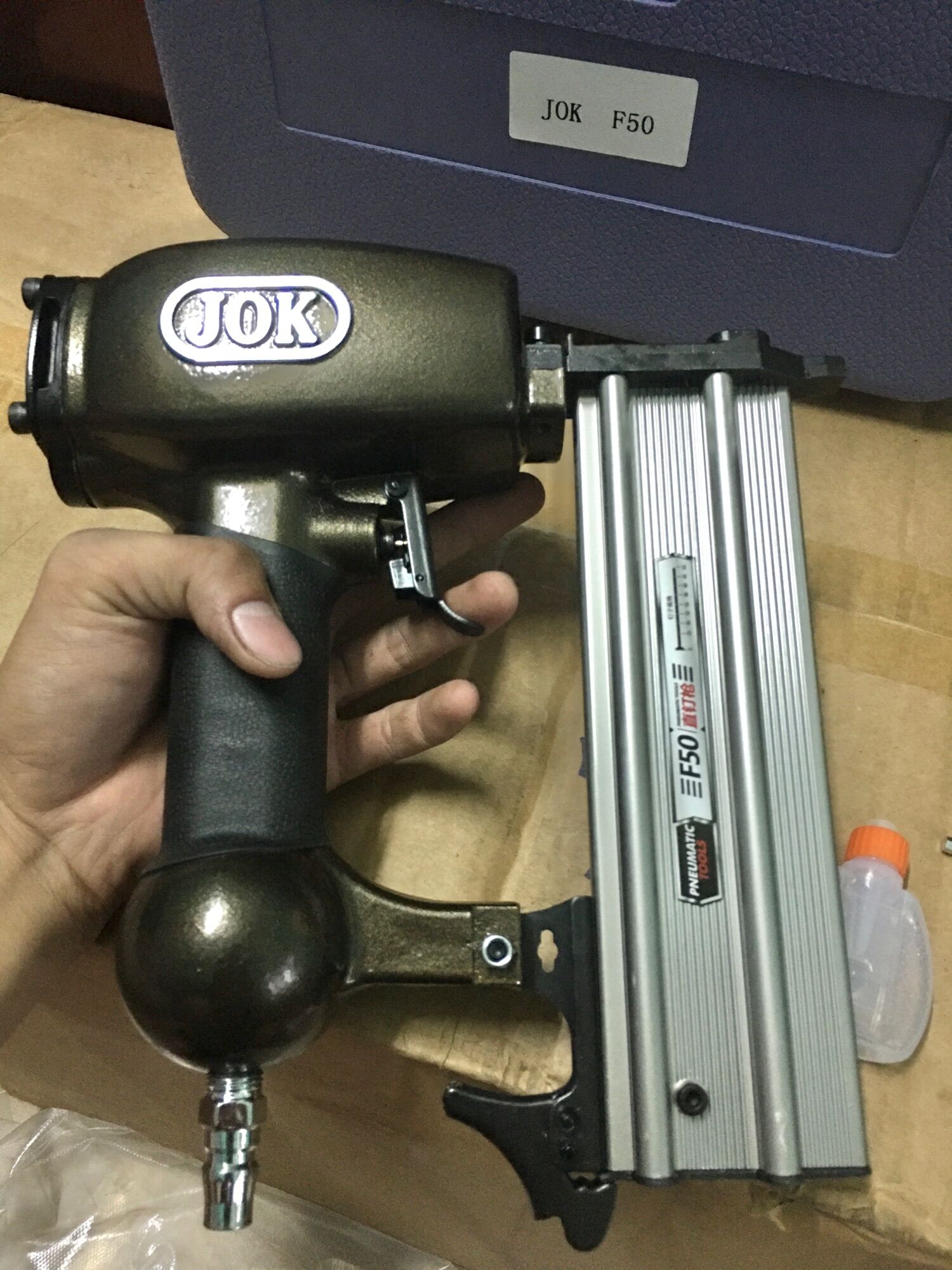 Máy bắn đinh hơi F50 JOK