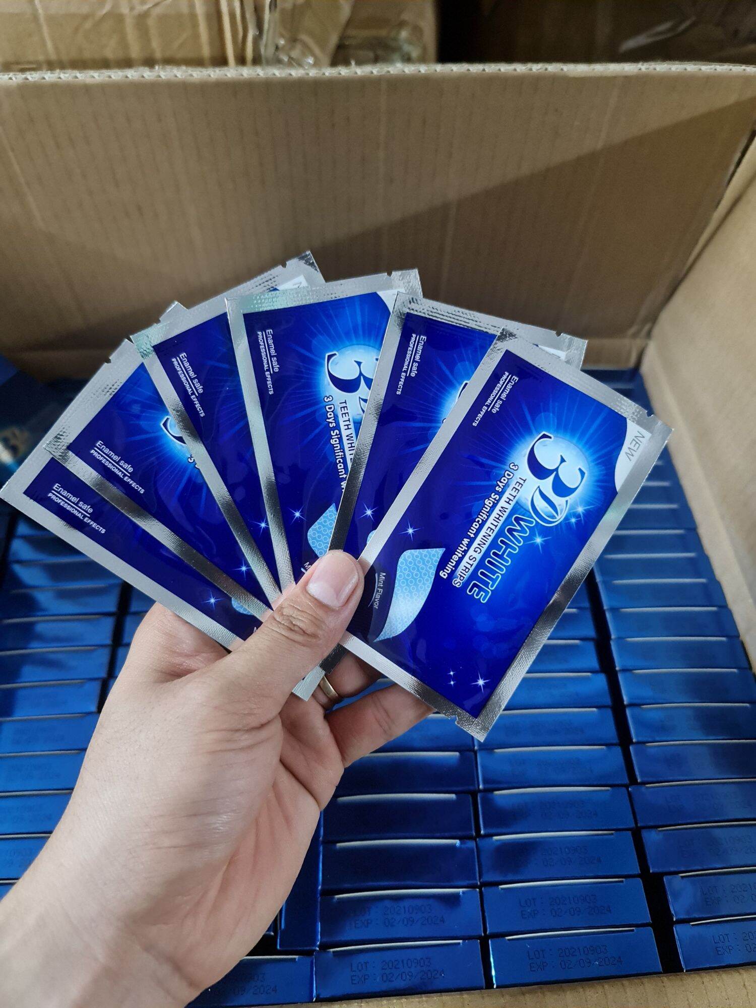 (Hộp 7 Miếng ) Miếng Dán Răng Tiện Lợi Làm Trắng Răng 3D White Teeth Whitening Strips