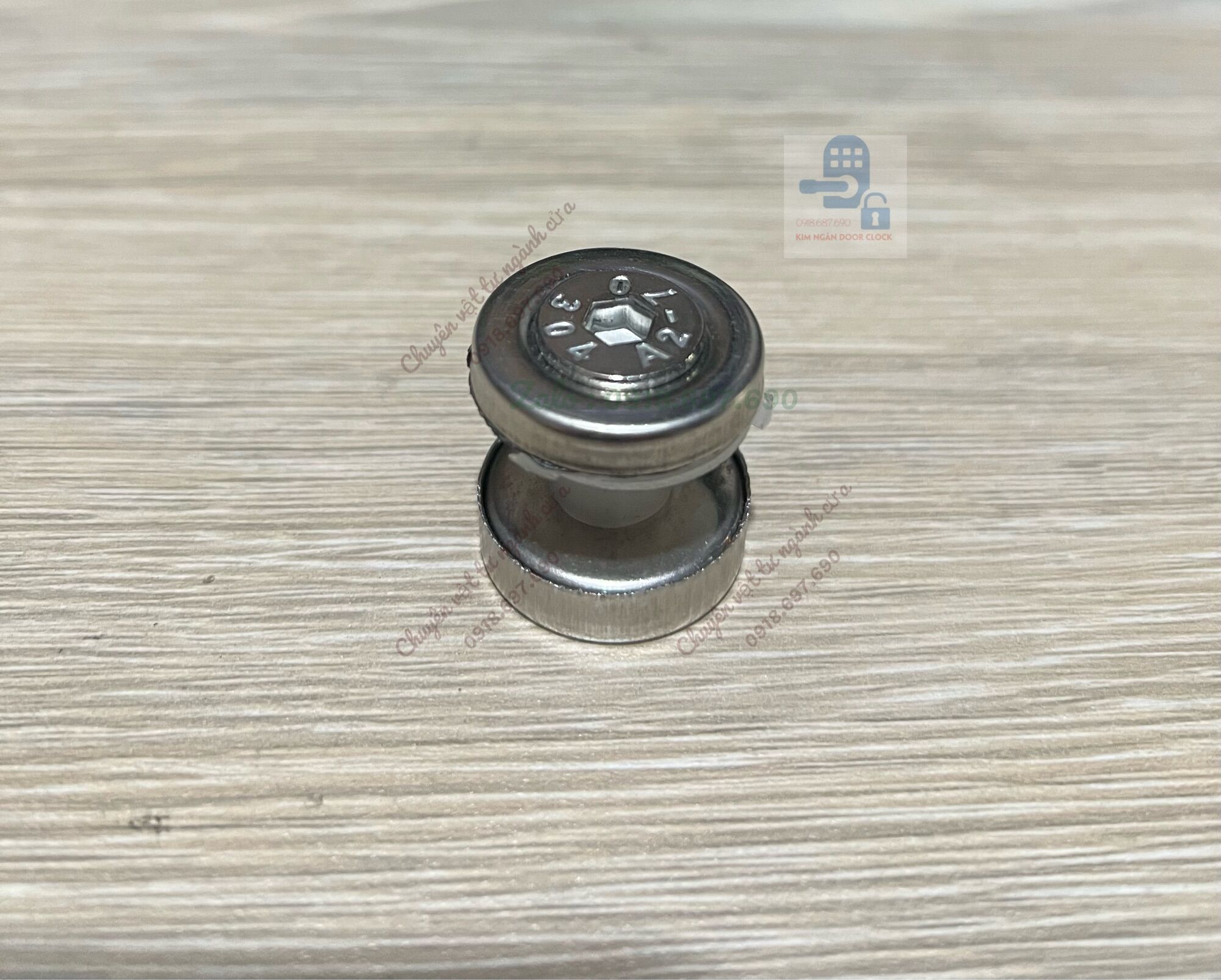 2 con Ốc kính tay trụ cầu thang lan cang