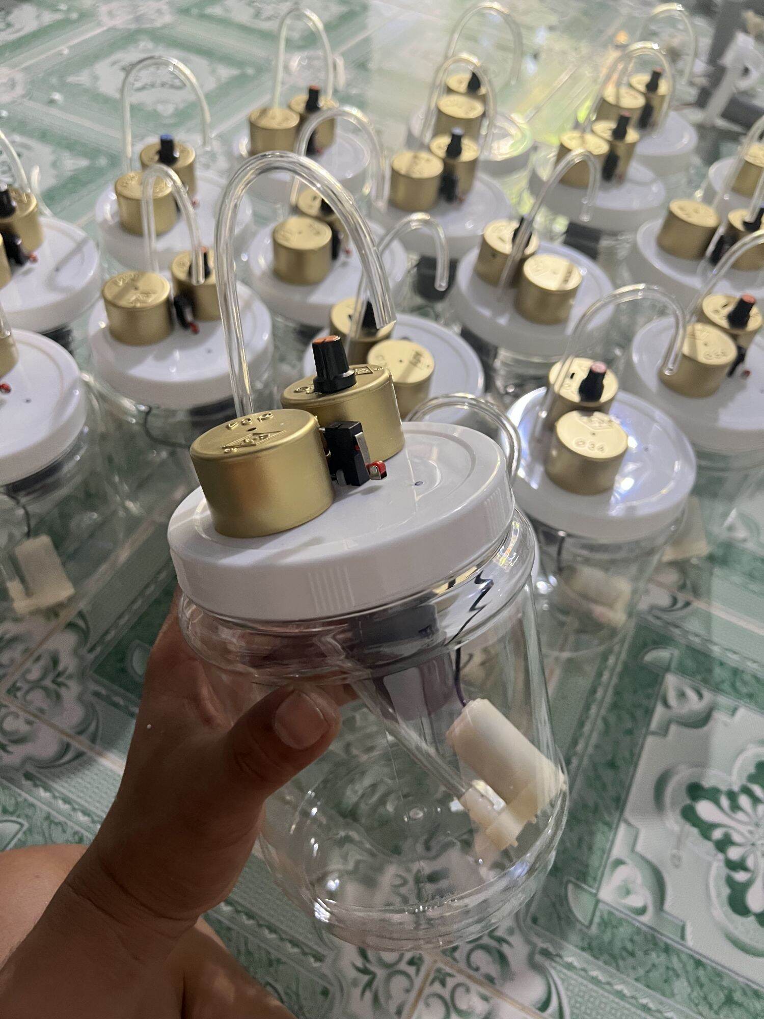 Máy rót rươu. bình rót rươu tự động MILED V09 ( SIÊU BỀN RẺ ĐẸP) TẶNG CÁP SẠC
