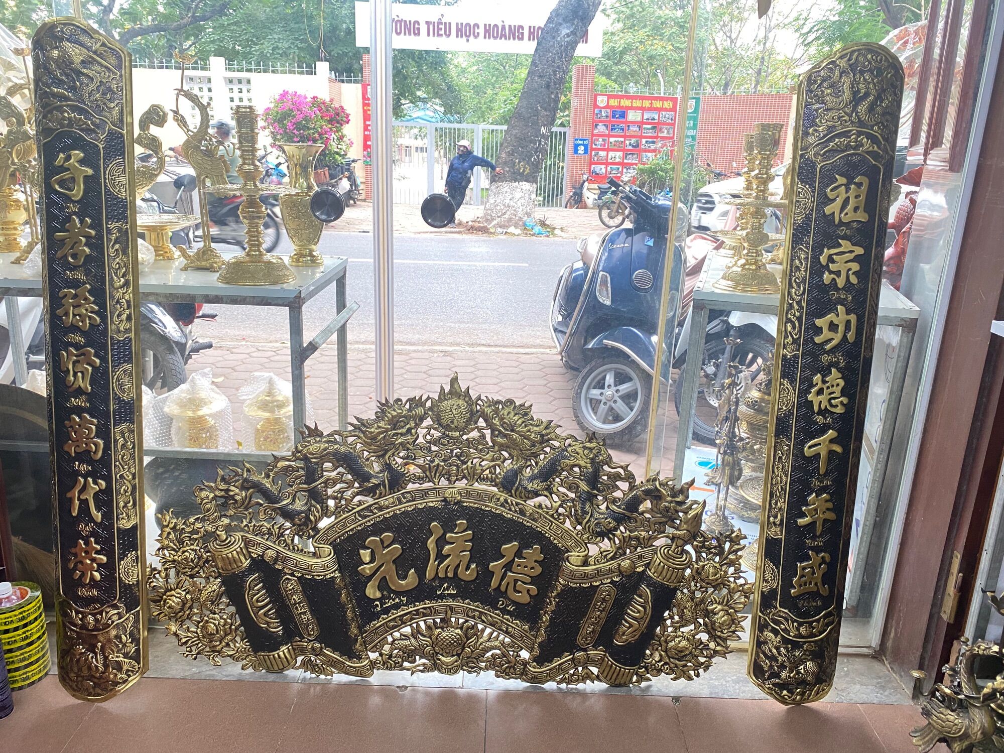 Bộ cuốn thư câu đối bằng đồng nguyên chất kích thước 1m55cm