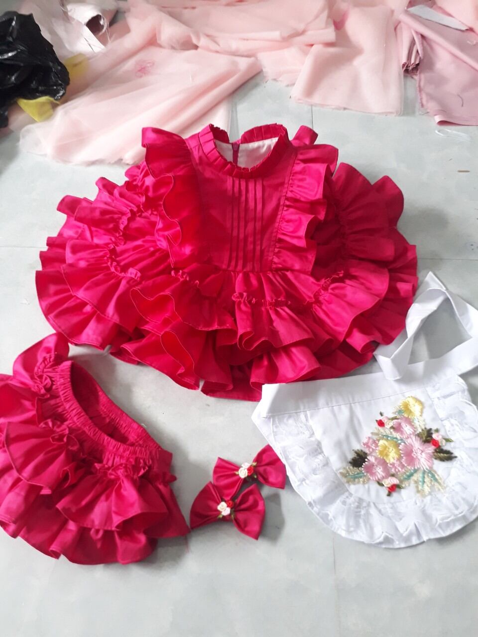 Đầm công chúa lolly, chất liệu vải cotton lụa hàn, mát nhẹ nhàng không gây ngứa cho Bé
