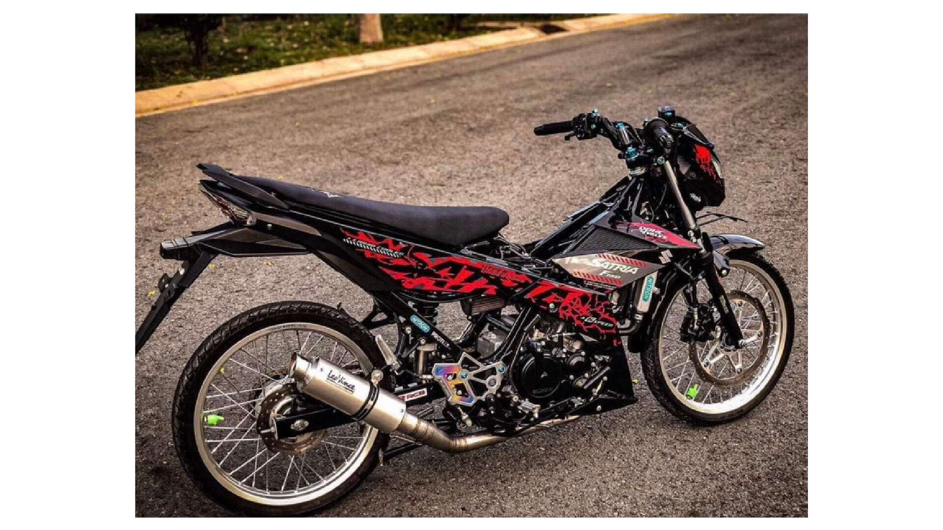 Tem satria báo đốm đỏ đen tặng kèm logo trang trí