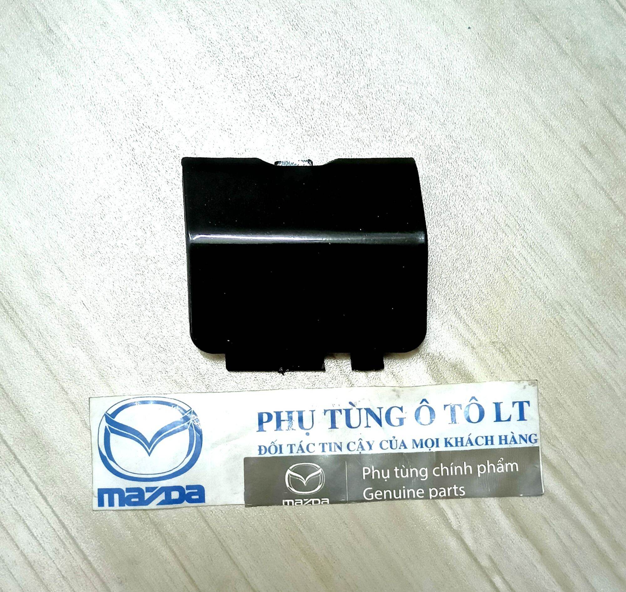 Nắp móc kéo cản sau phải Mazda 6 ( nắp móc cứu hộ ) 2014-2019 xịn