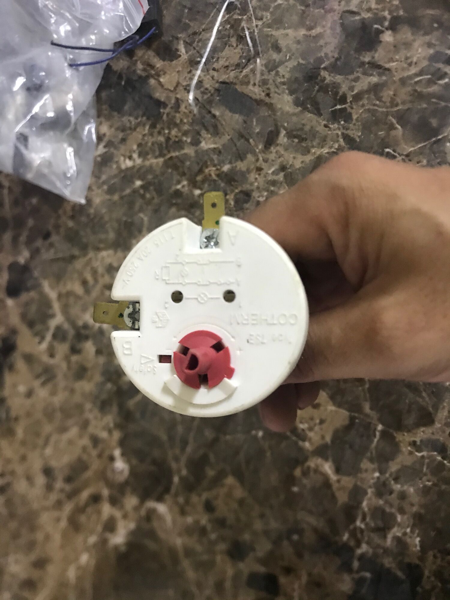 Rơ le nhiệt bình nước nóng