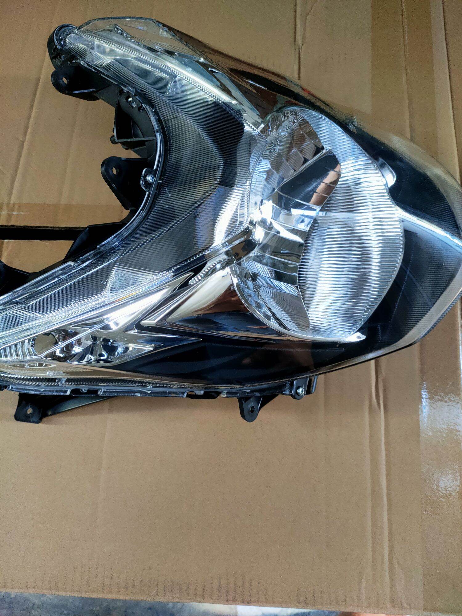 Bộ choá đèn trước suzuki HayateSC và Hayate SS (chưa có bóng đèn)