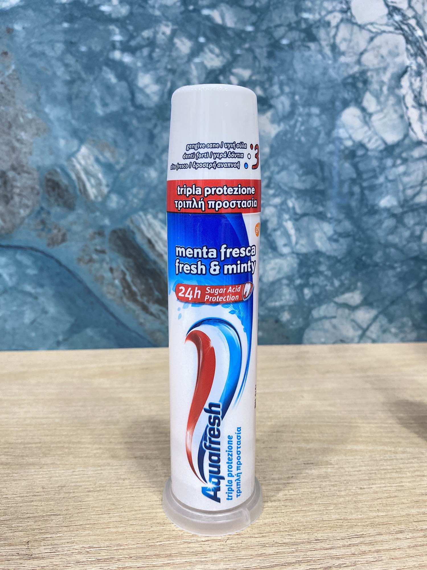 Kem đánh răng Aquafresh UK dạng ống 100ml