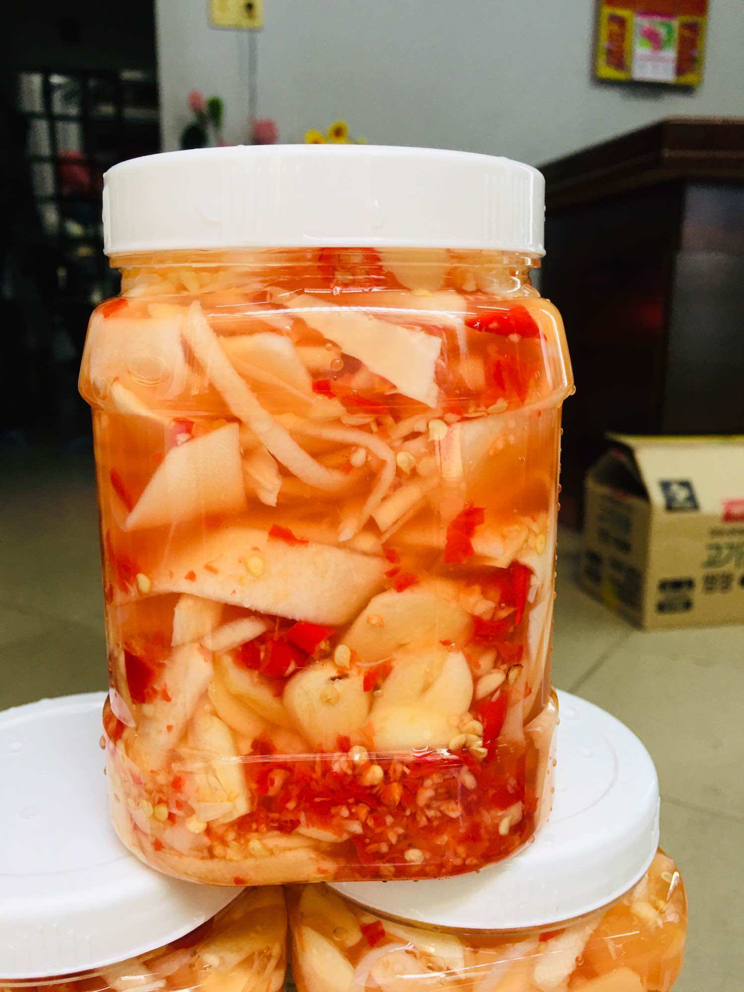 Măng ngâm tỏi ớt (hộp 1kg gồm nước ngâm)