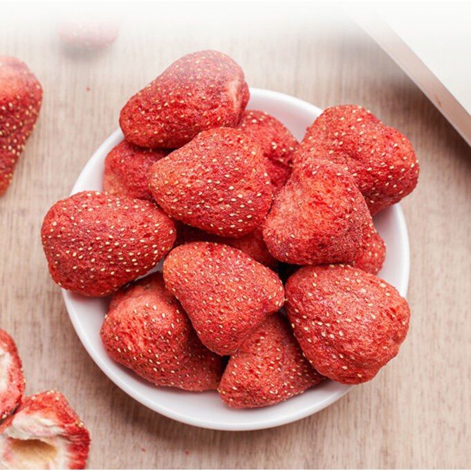 Dried Strawberry (Dâu Tây Sấy Giòn Nguyên Trái) 500g