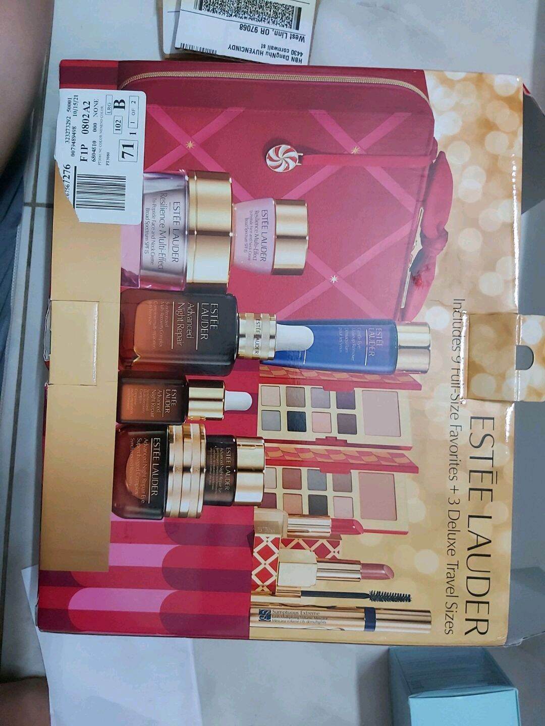 Set vali đỏ Estee Lauder 2021