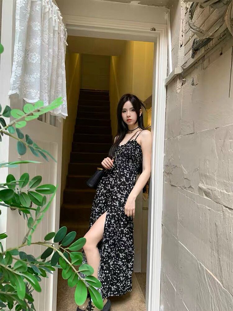 Đầm 2 dây maxi hoa đen xẻ tà