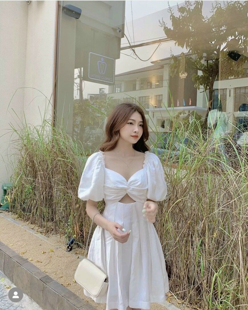 Đầm Trắng Xoắn Ngực Tay Bồng