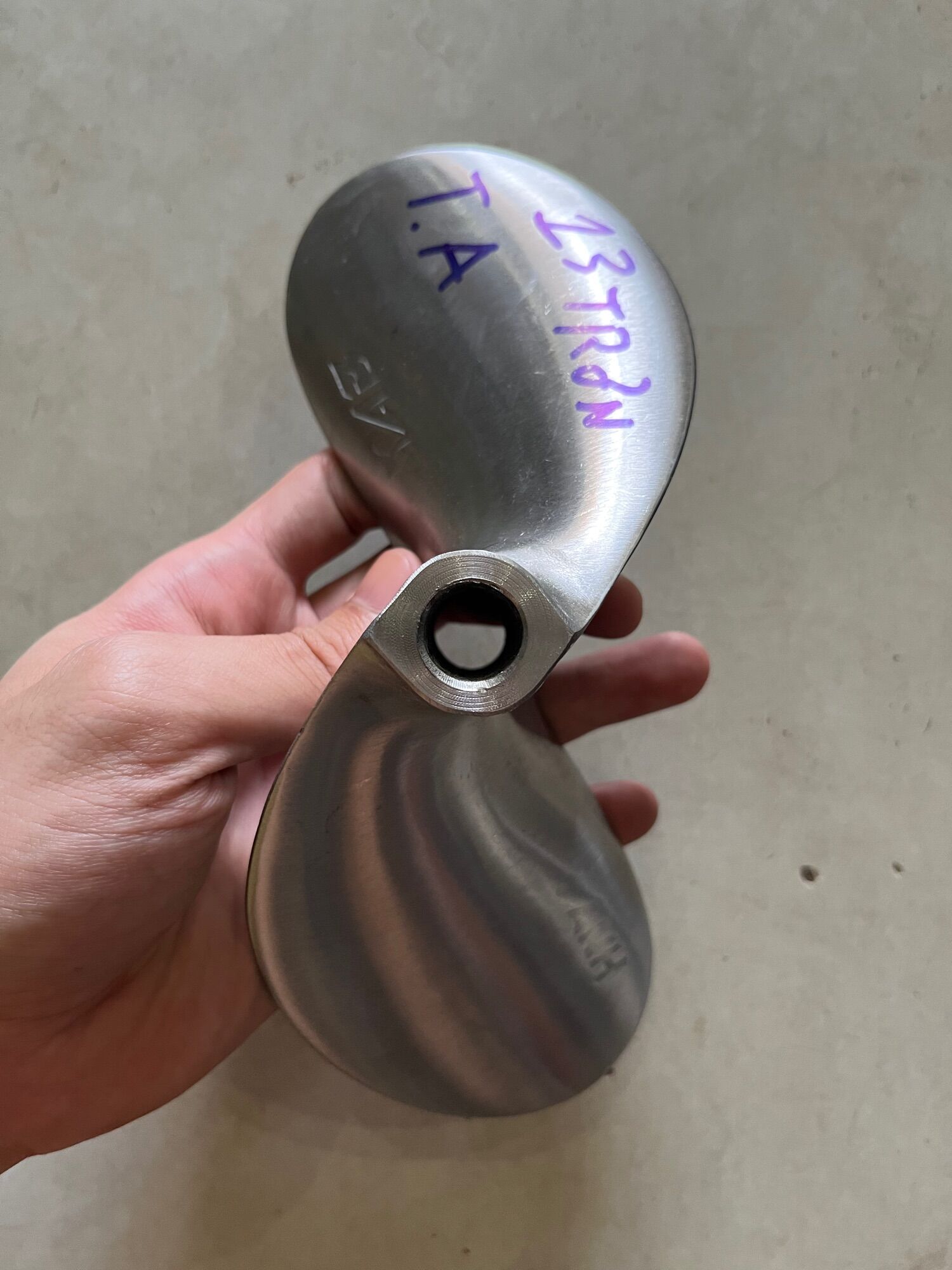 Chân vịt inox ab 13hp trơn t.a chân vịt 2 cánh máy xăng inox 316
