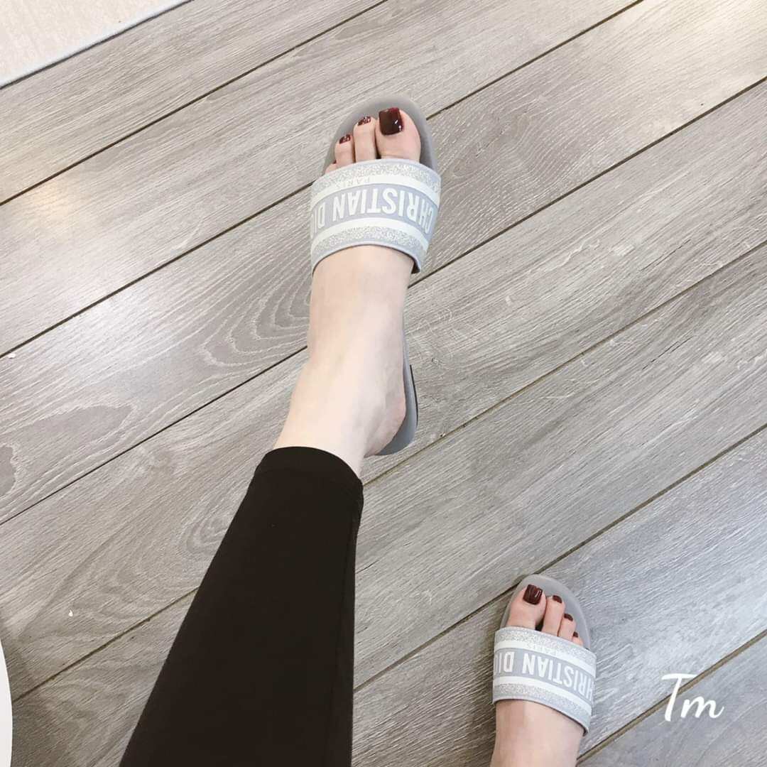 DÉP THỔ CẨM DIOR