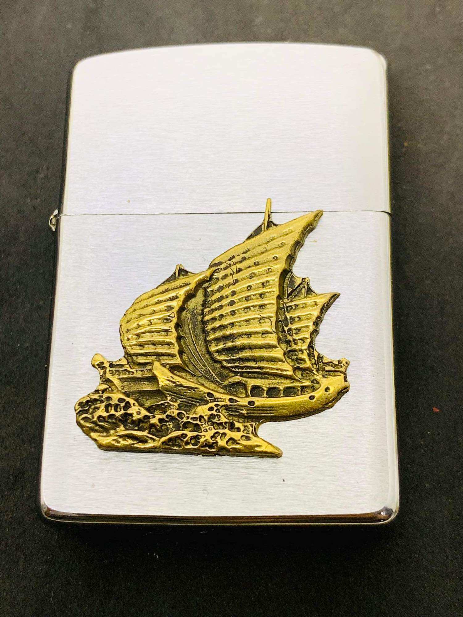Eblem Đồng nguyên khối dán zippo
