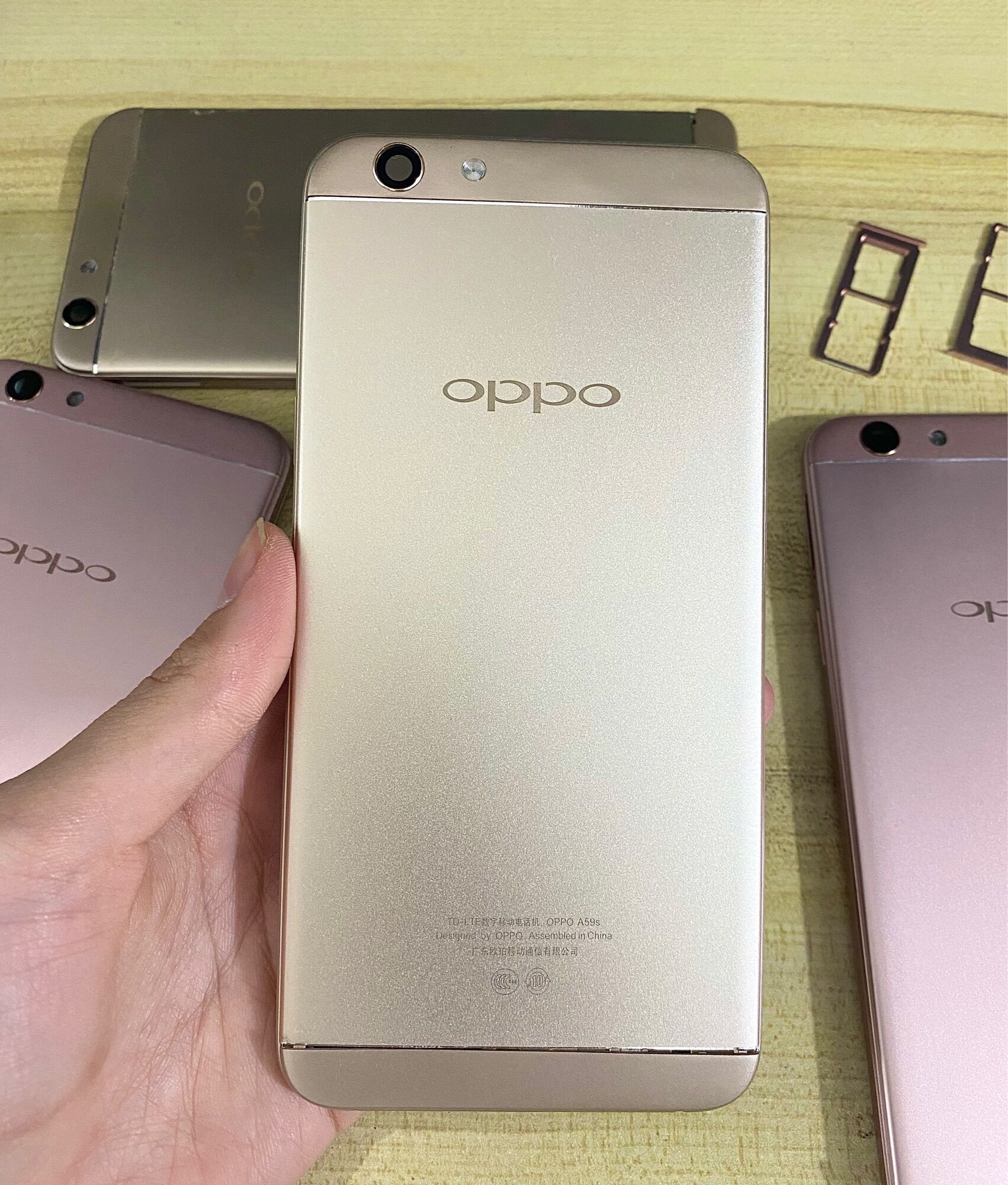 Bộ vỏ + sườn zin oppo f1s tặng kèm khay sim