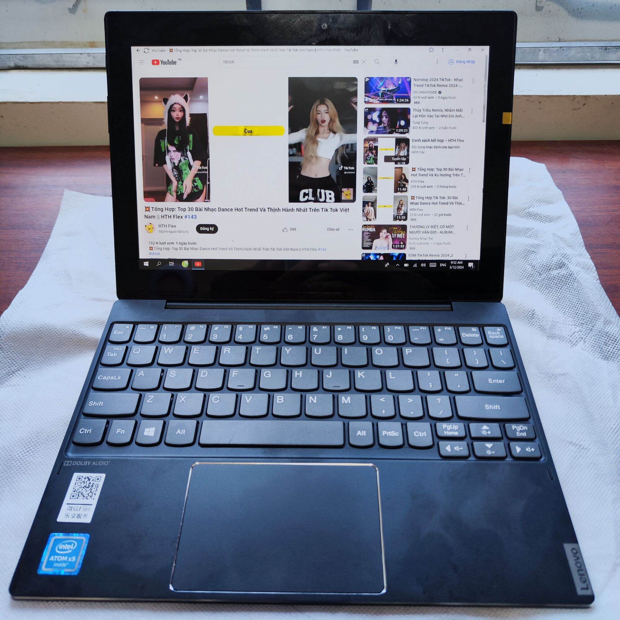 Máy tính bảng lai laptop 2in1 Lenovo Miix 325-10icr kèm Dock bàn phím