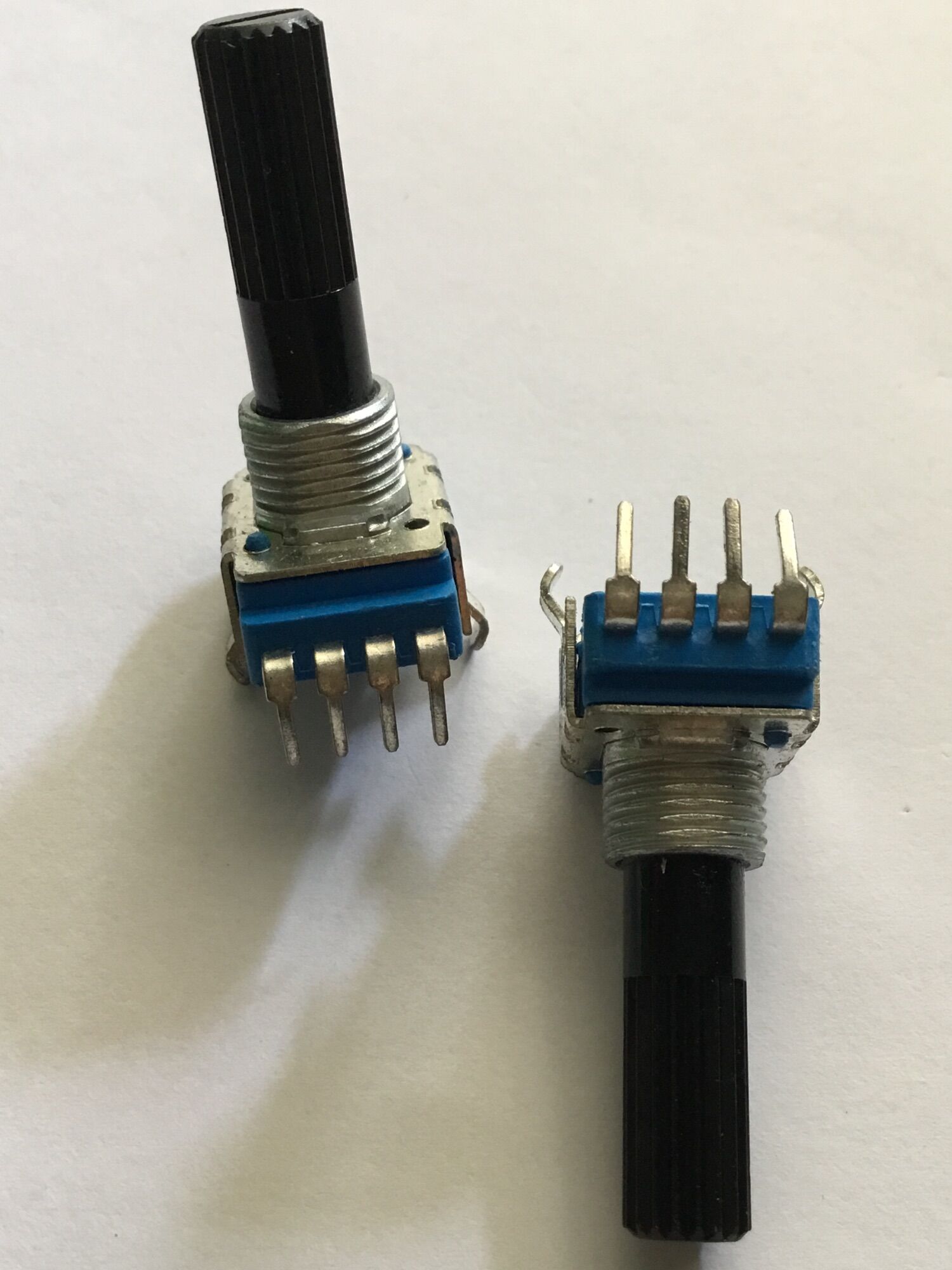 1 CHIẾC VOLUME 4 CHÂN CHO MIXER( 10K, 20K, 50K, 100K)