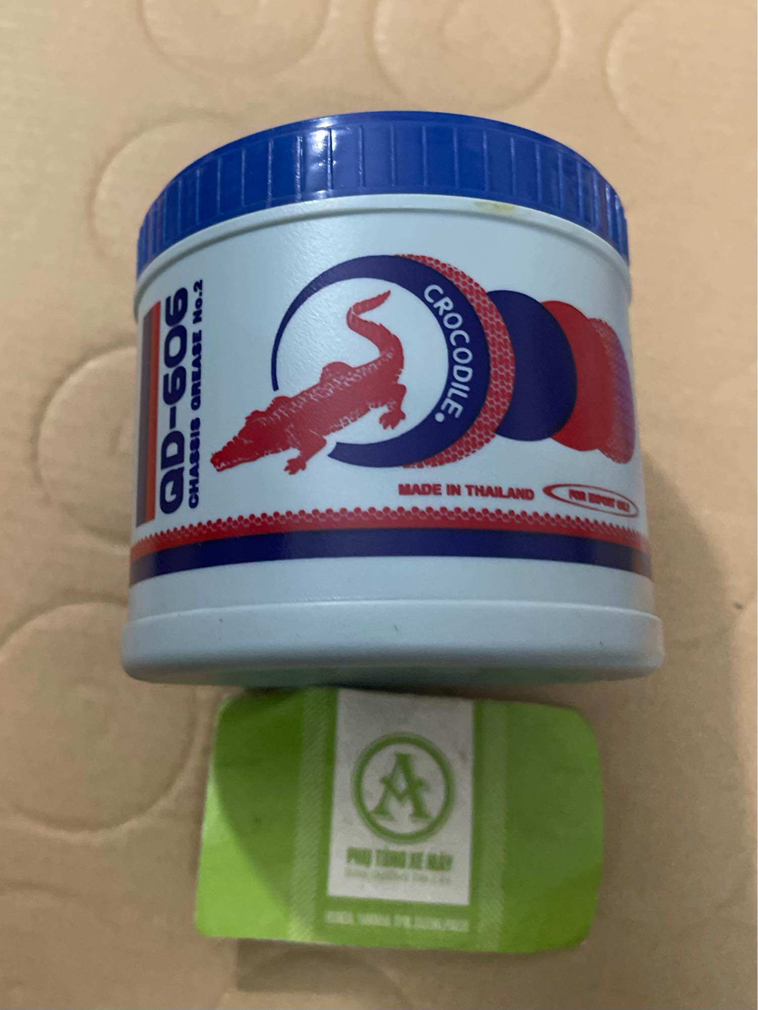 1 Hộp Mỡ bò bôi trơn cá sấu crocodile 500gam