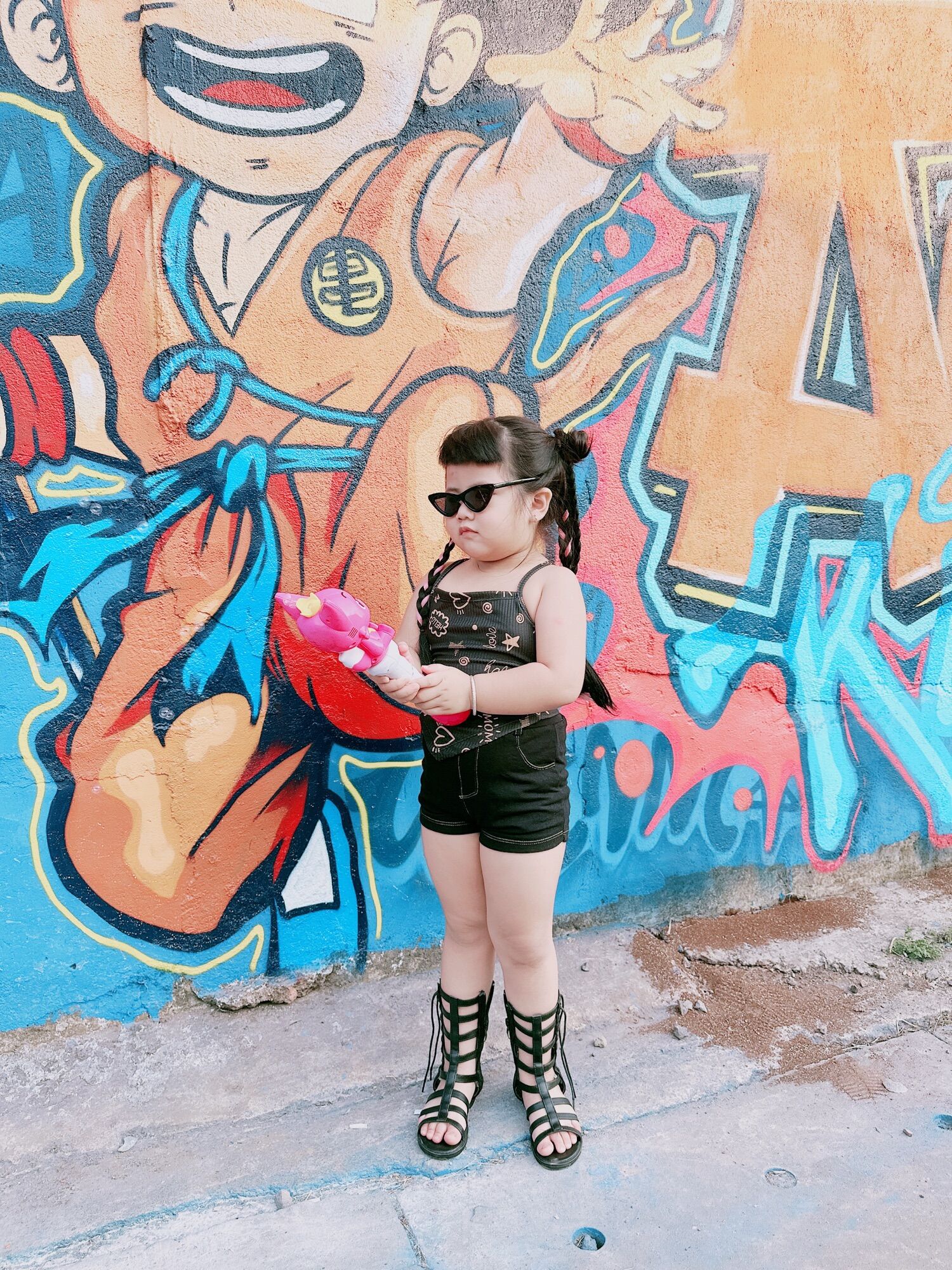 Set áo yếm quần short đen cho bé