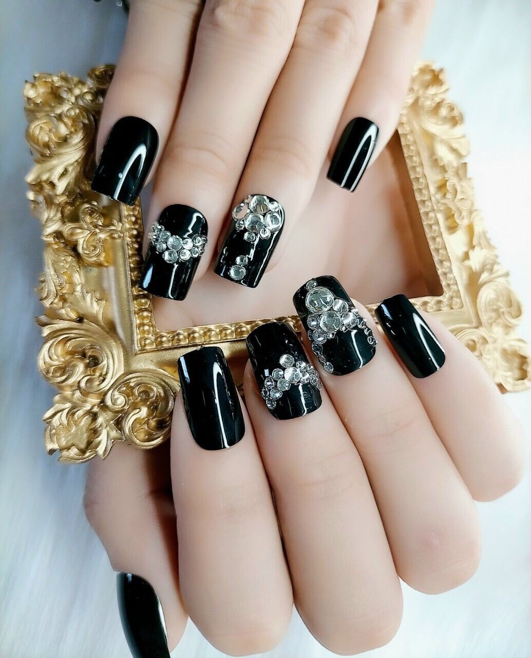 Bộ 24 Móng Tay Giả Thiết Kế Đen Đính Đá SDTDE2