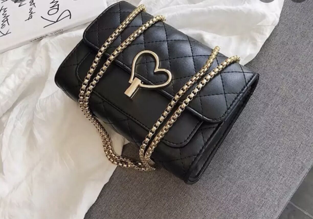 Túi đeo chéo nữ khoá trái tim size 20