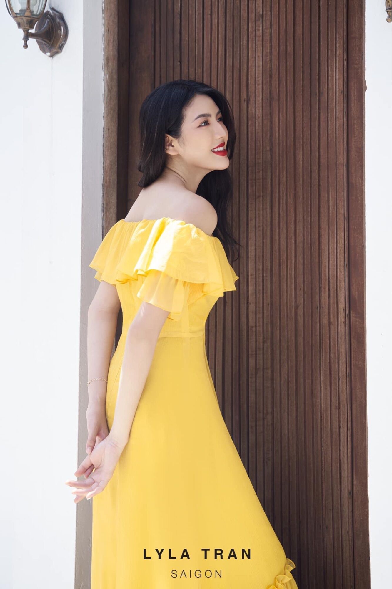 Đầm maxi vàng du lịch hở vai bèo tay ôm eo (STEFFY)