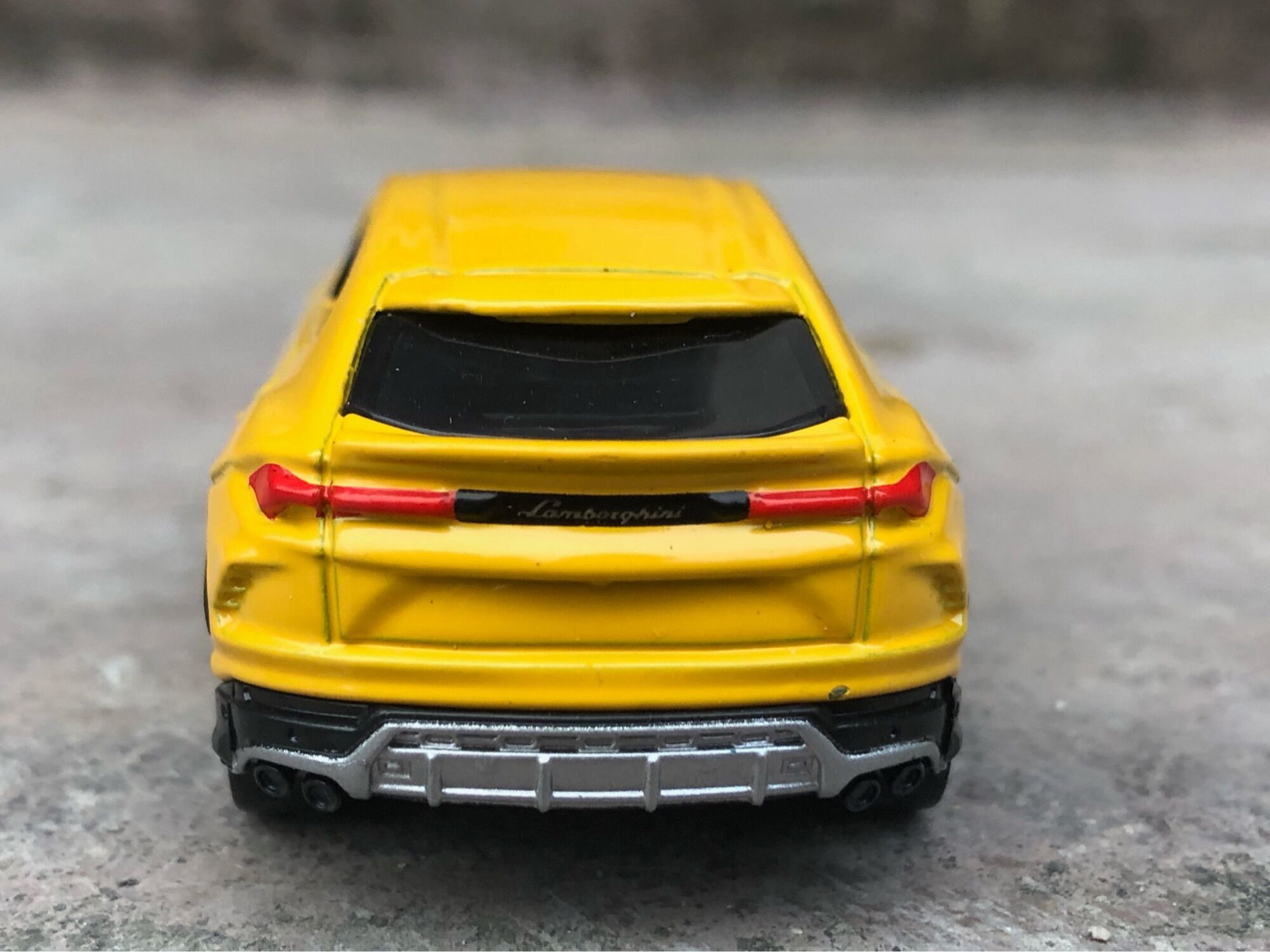 Xe Mô Hình TOMICA Lamborghini Urus- SUV 1:64