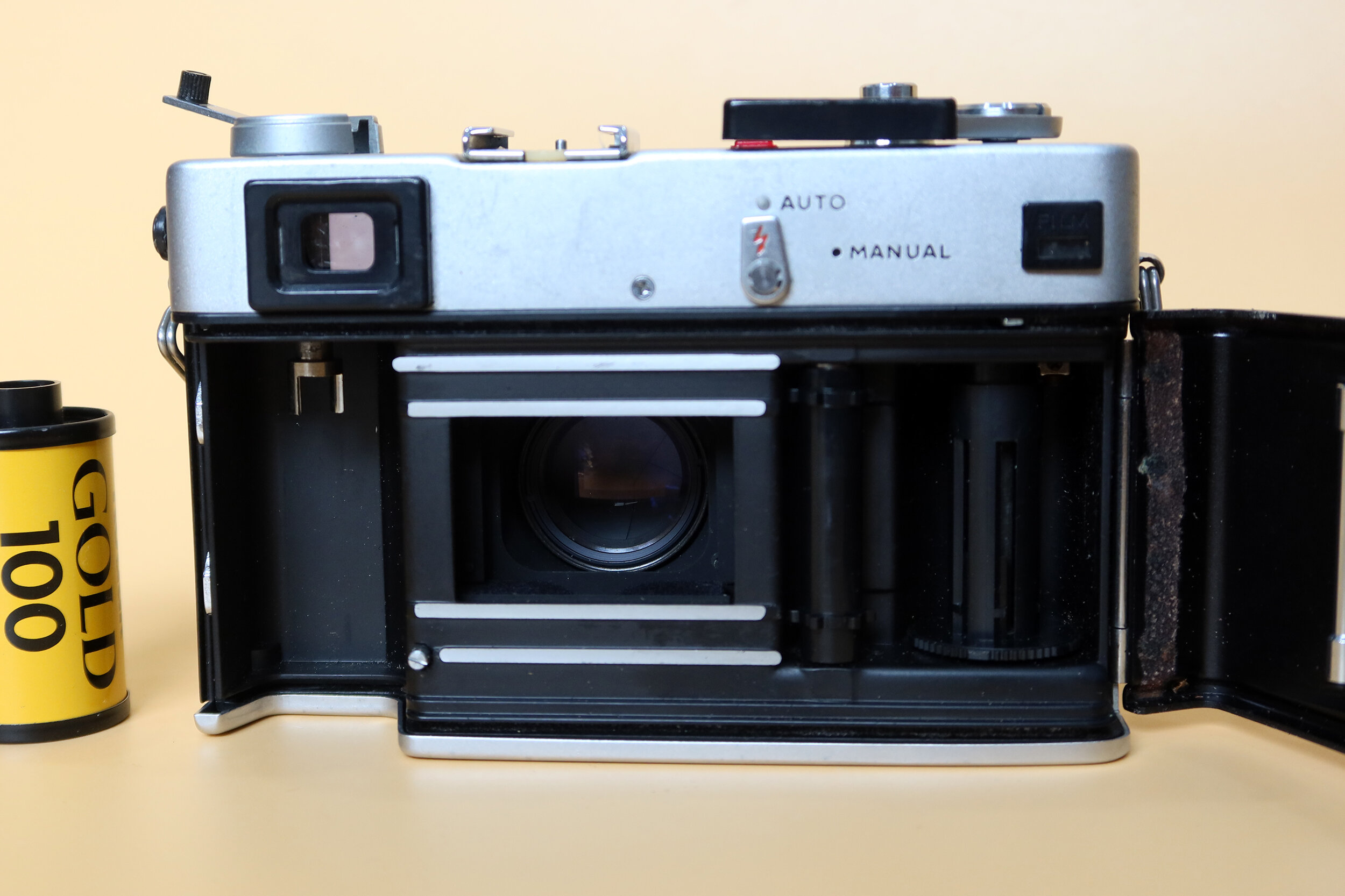 Máy ảnh film Minolta Hi-Matic E
