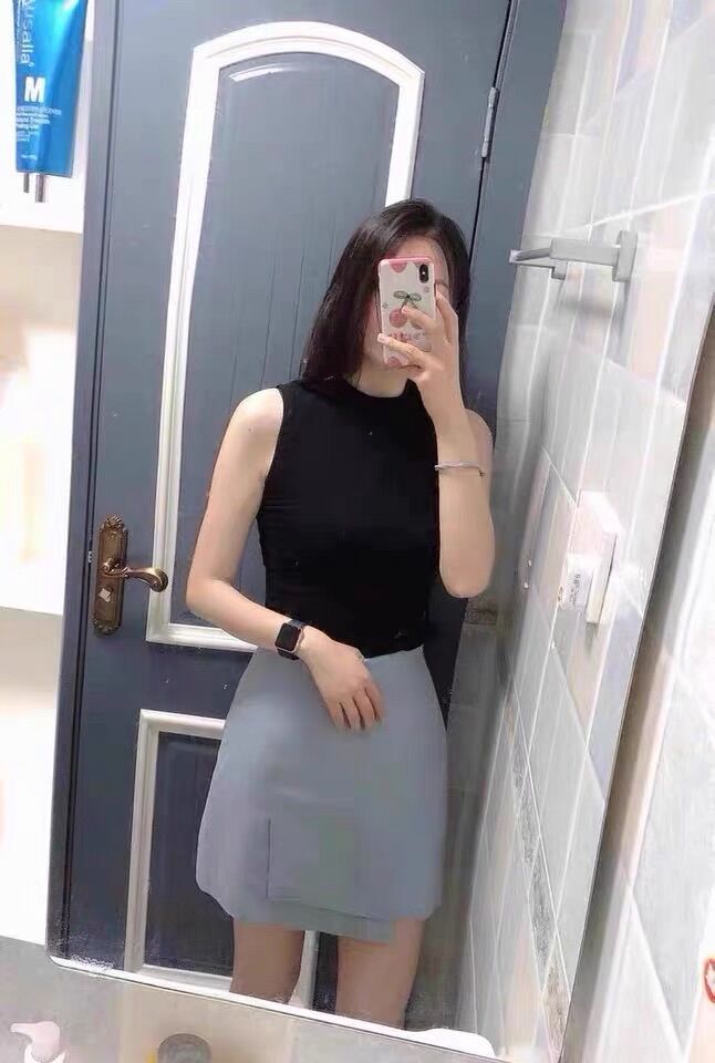 Áo len sát nách cổ tròn nữ tính