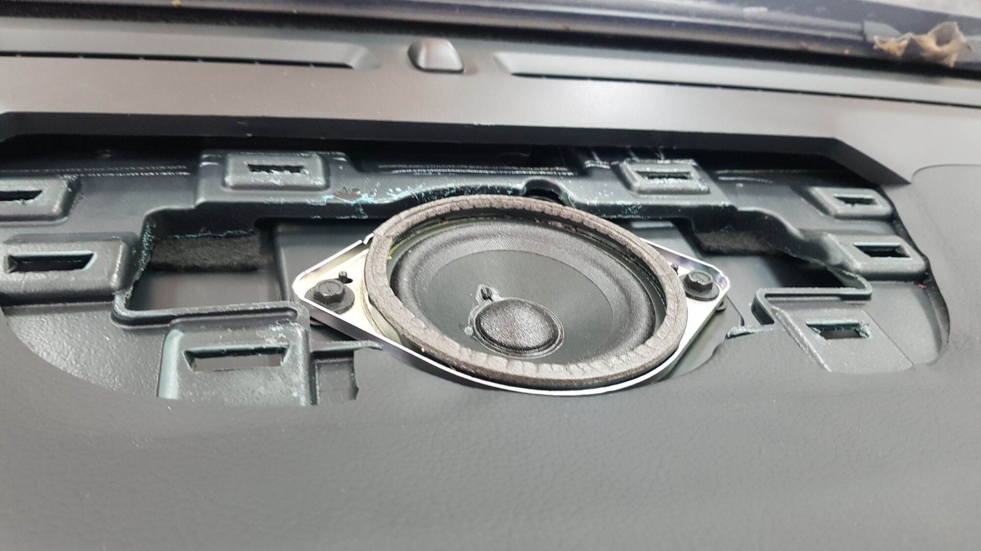 Loa trung tâm Ford ranger