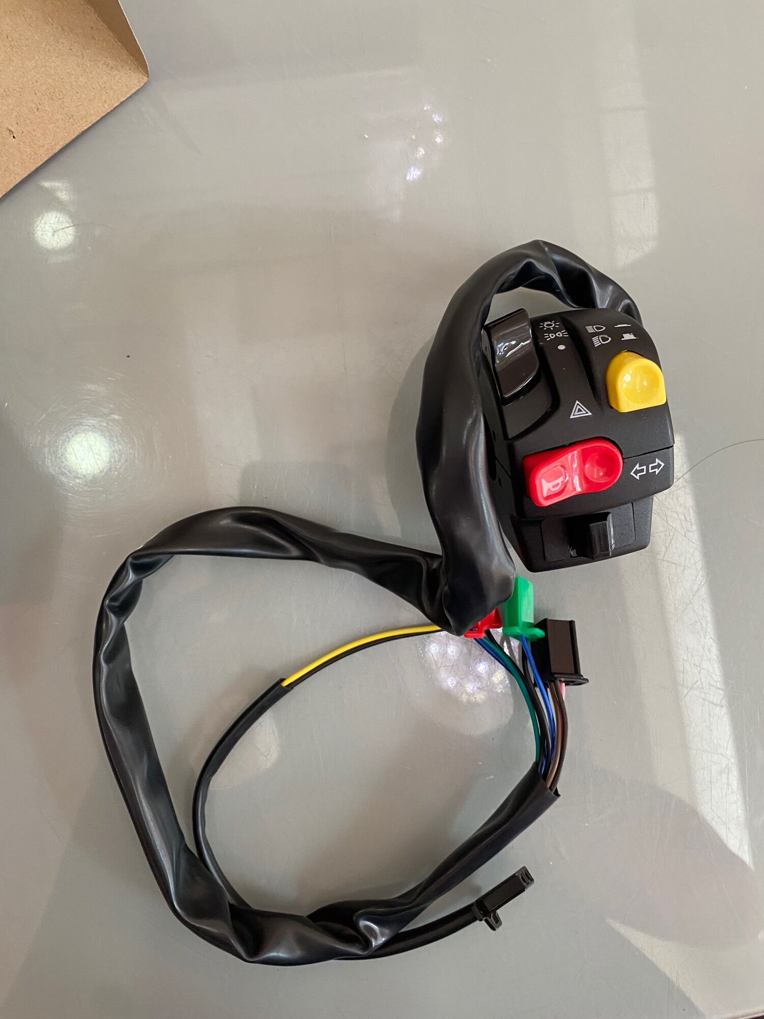 Cùm Công Tắc Domino Ducati