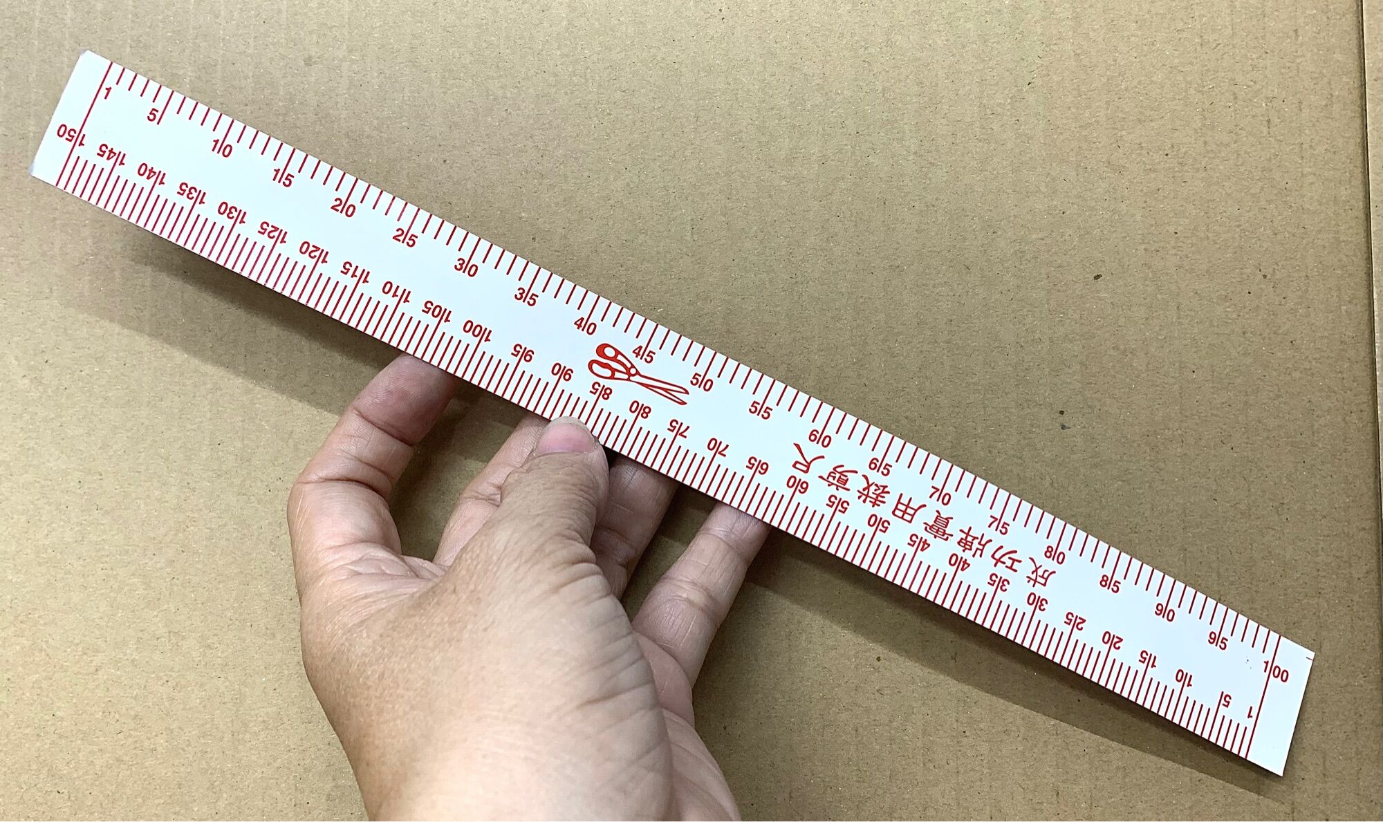 Thước giấy đo tỷ lệ.