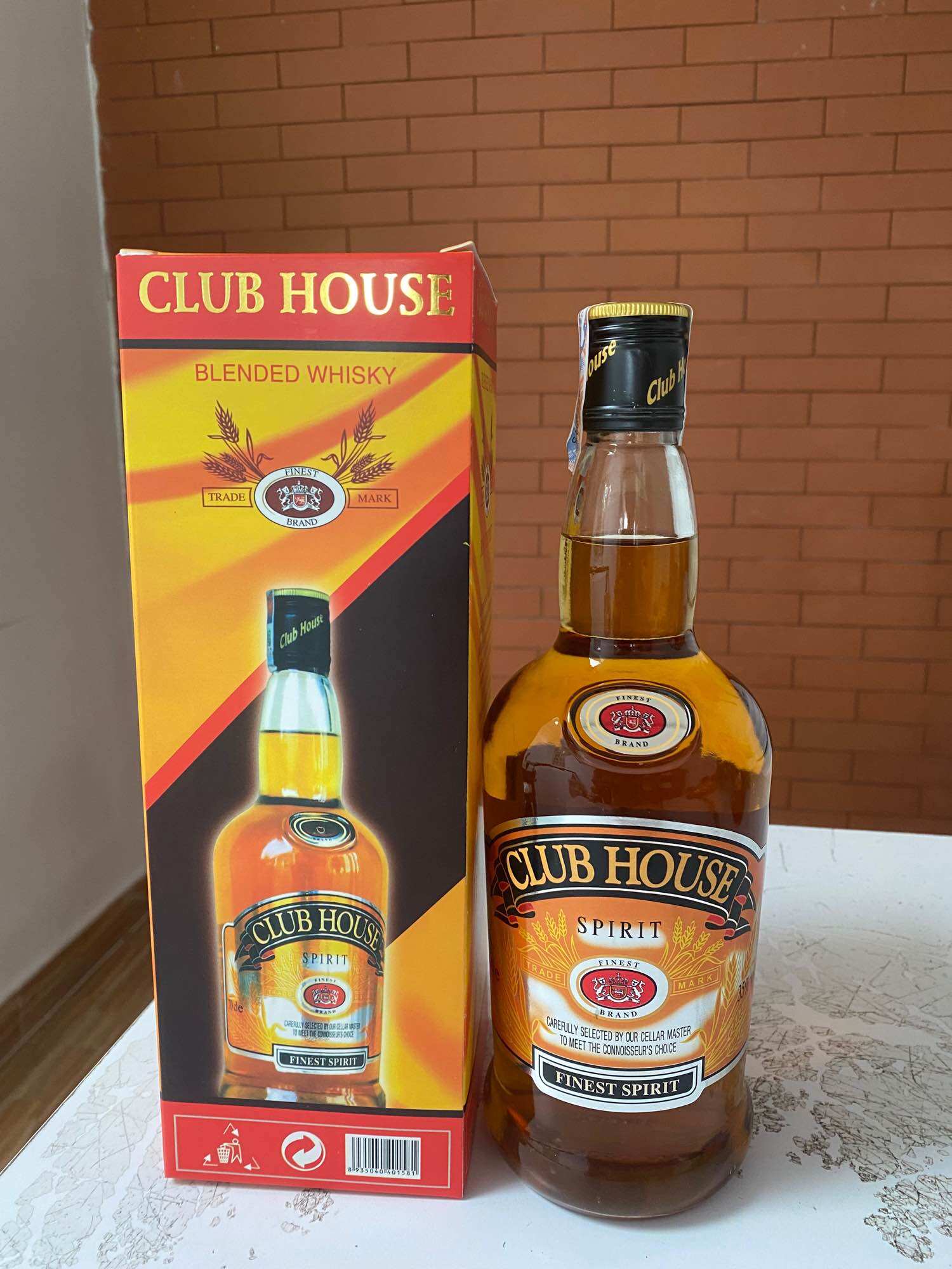 Ruou CLUB HOUSE Whisky 35% 700ml