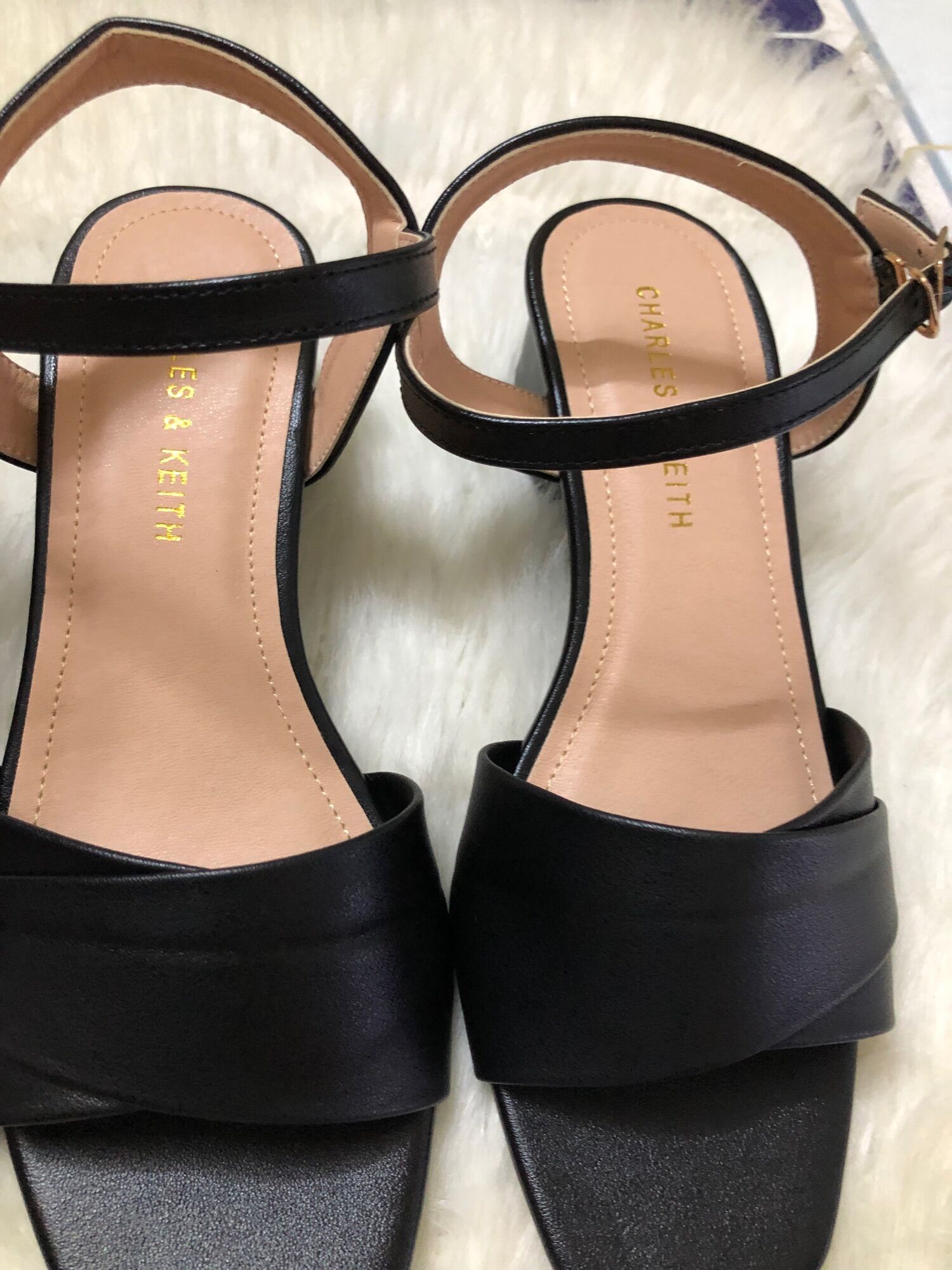 Sandal quai hậu. Da mềm rất êm chân.