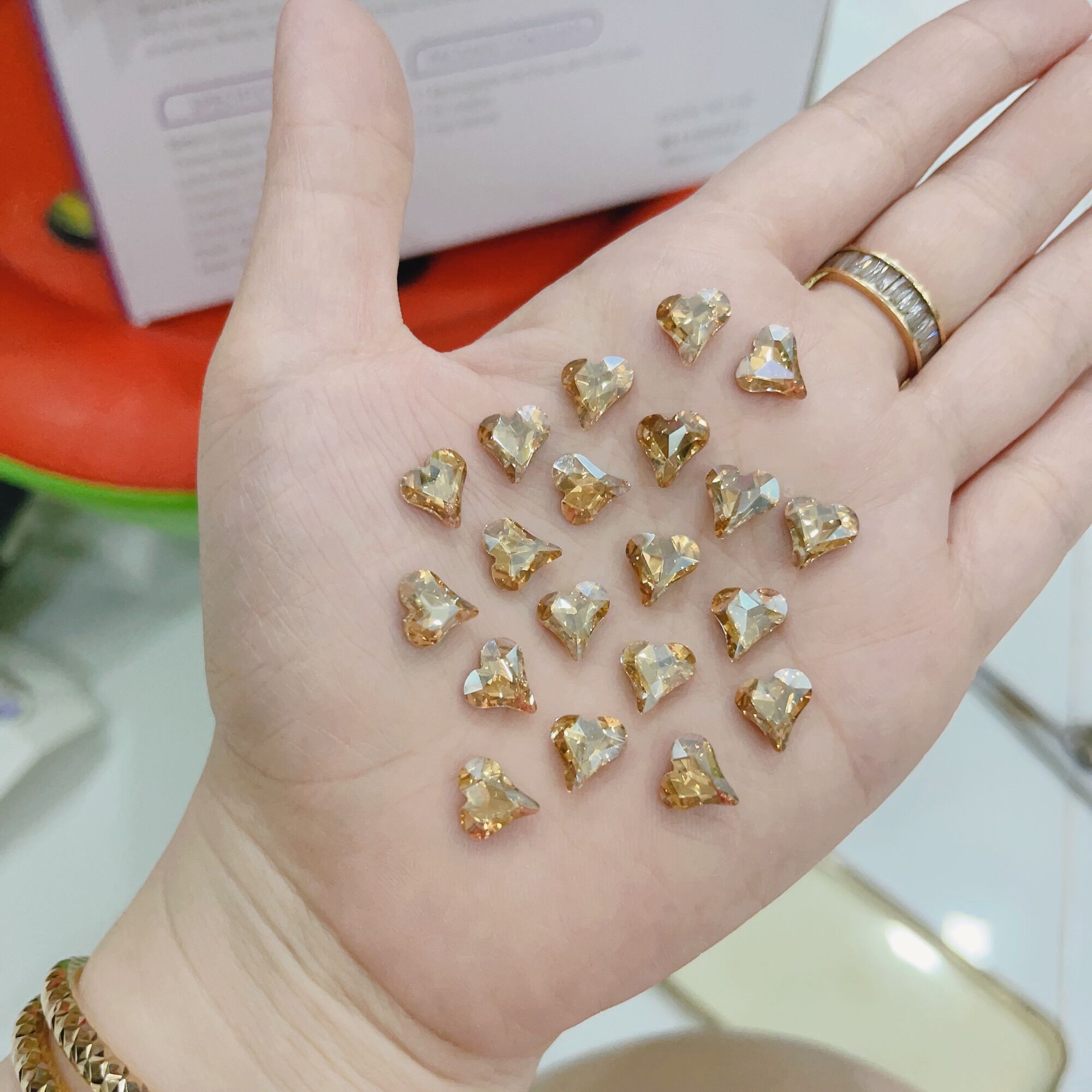 Đá khối hình trái tim đính móng tay nail