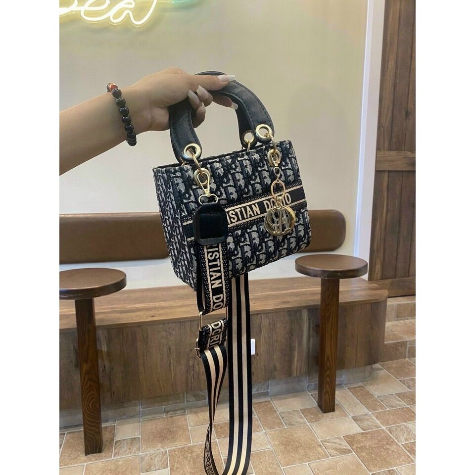 Túi xách cầm tay thổ cẩm Đ R size 20