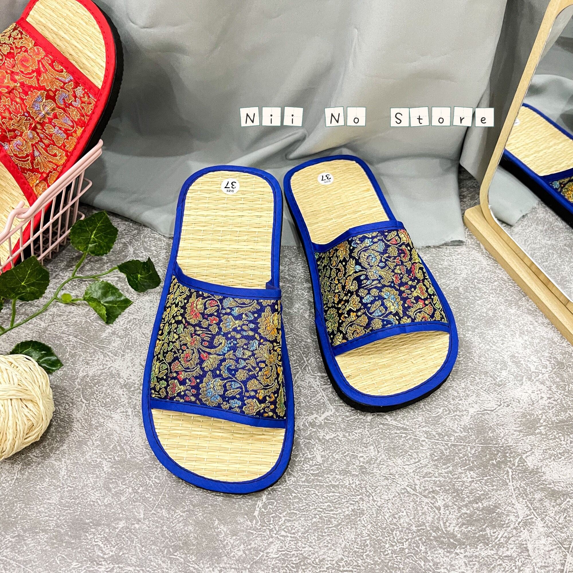 Dép chiếu cói quai gấm ngang