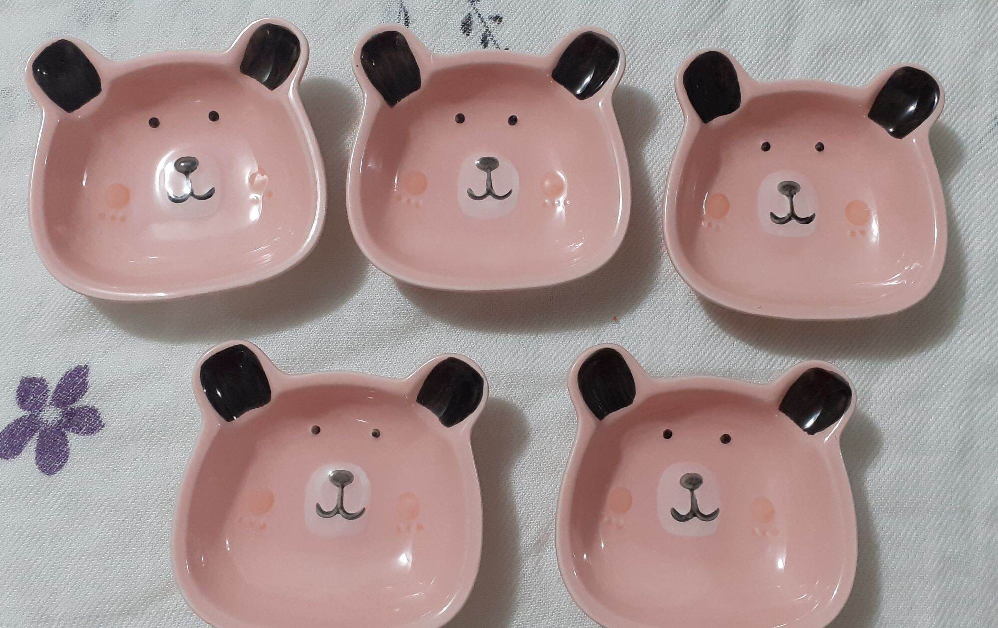 Đĩa gốm sứ hình gấu hồng 10cm x 9cm