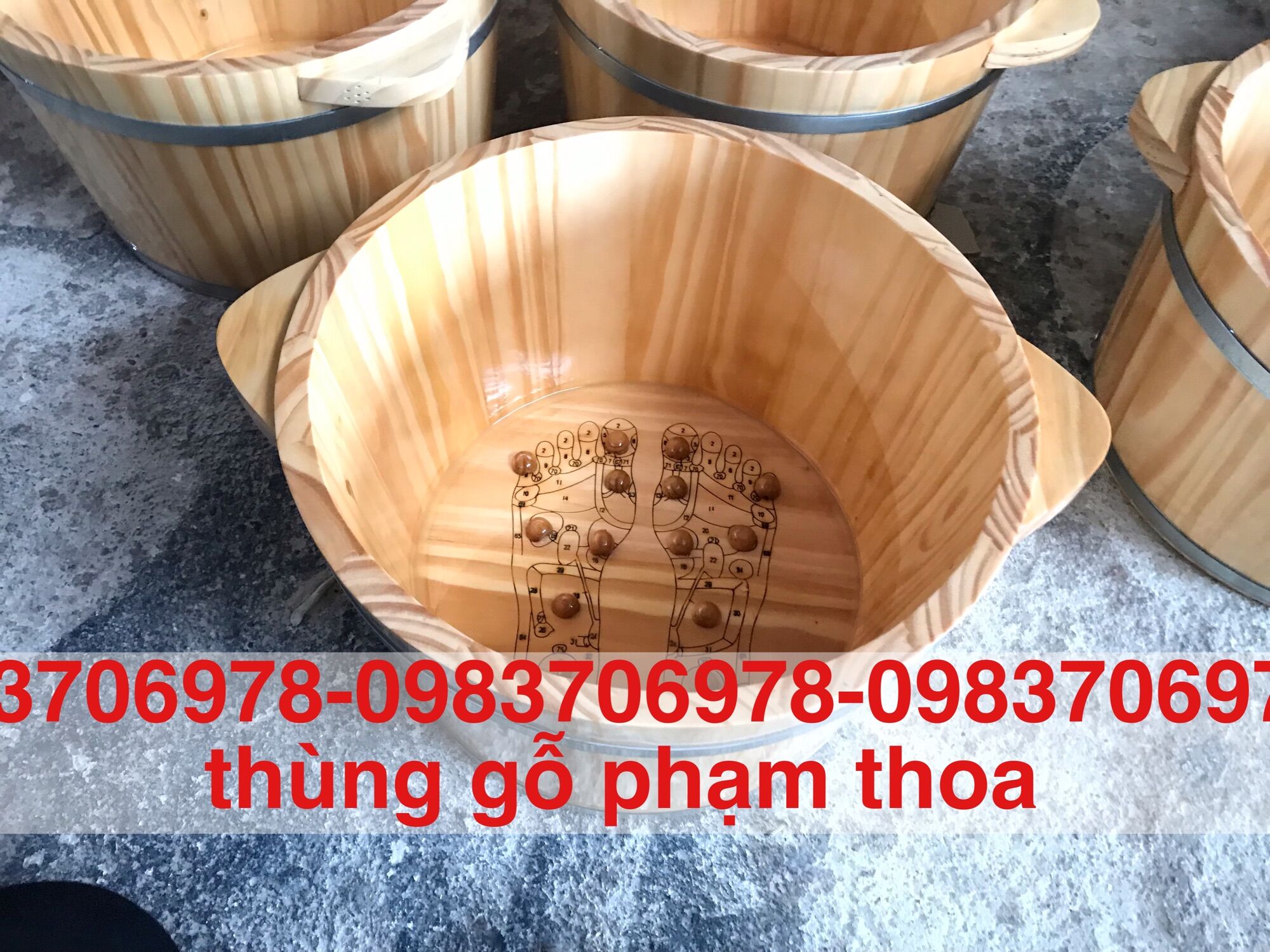 Chậu gỗ ngâm chân có hạt bàn chân masager